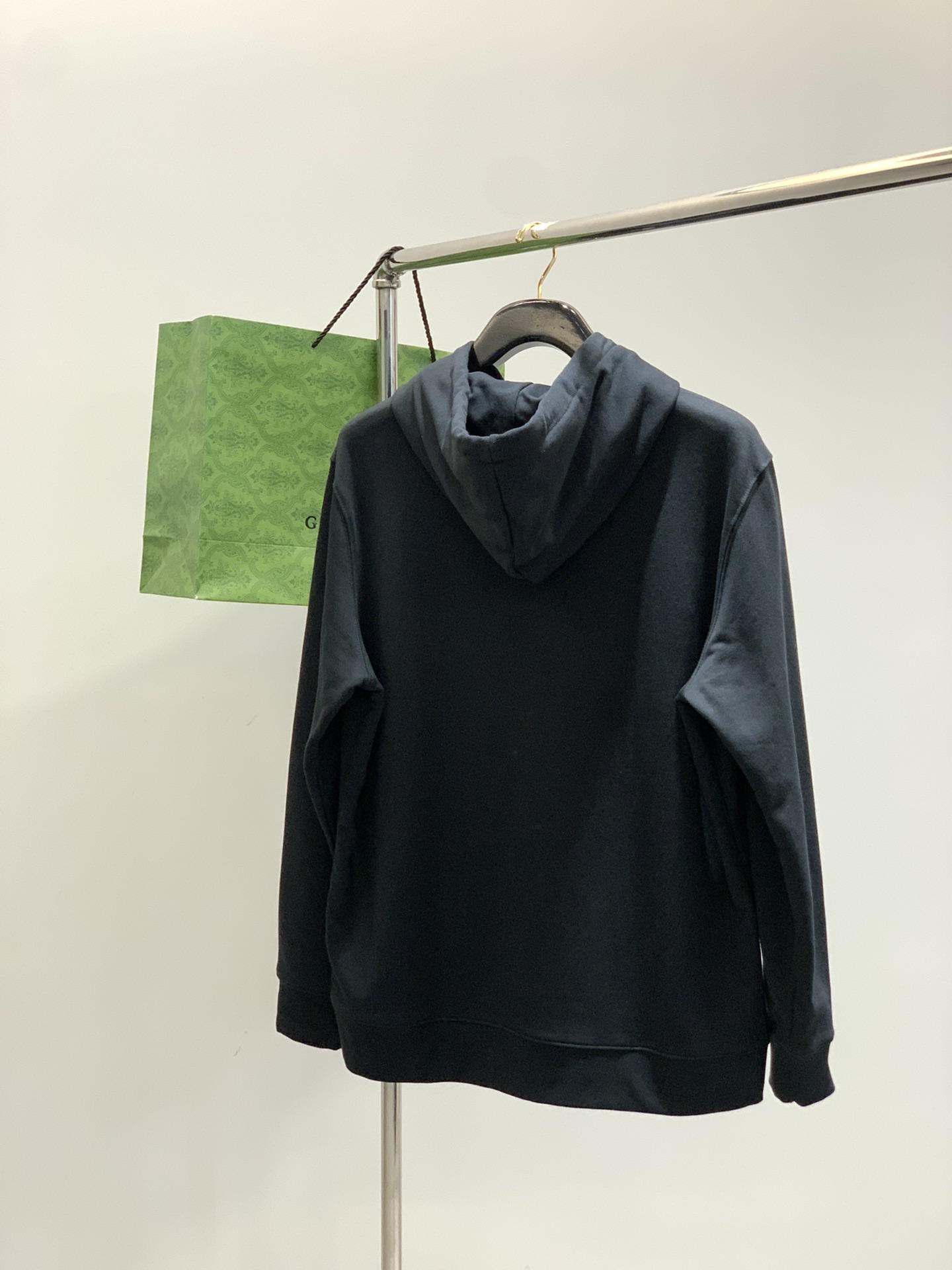 ，Gucci 古驰，2025秋季最新款，专柜同步有售，原单狠货，时尚休闲连帽卫衣，上身很有特点！吸睛而有