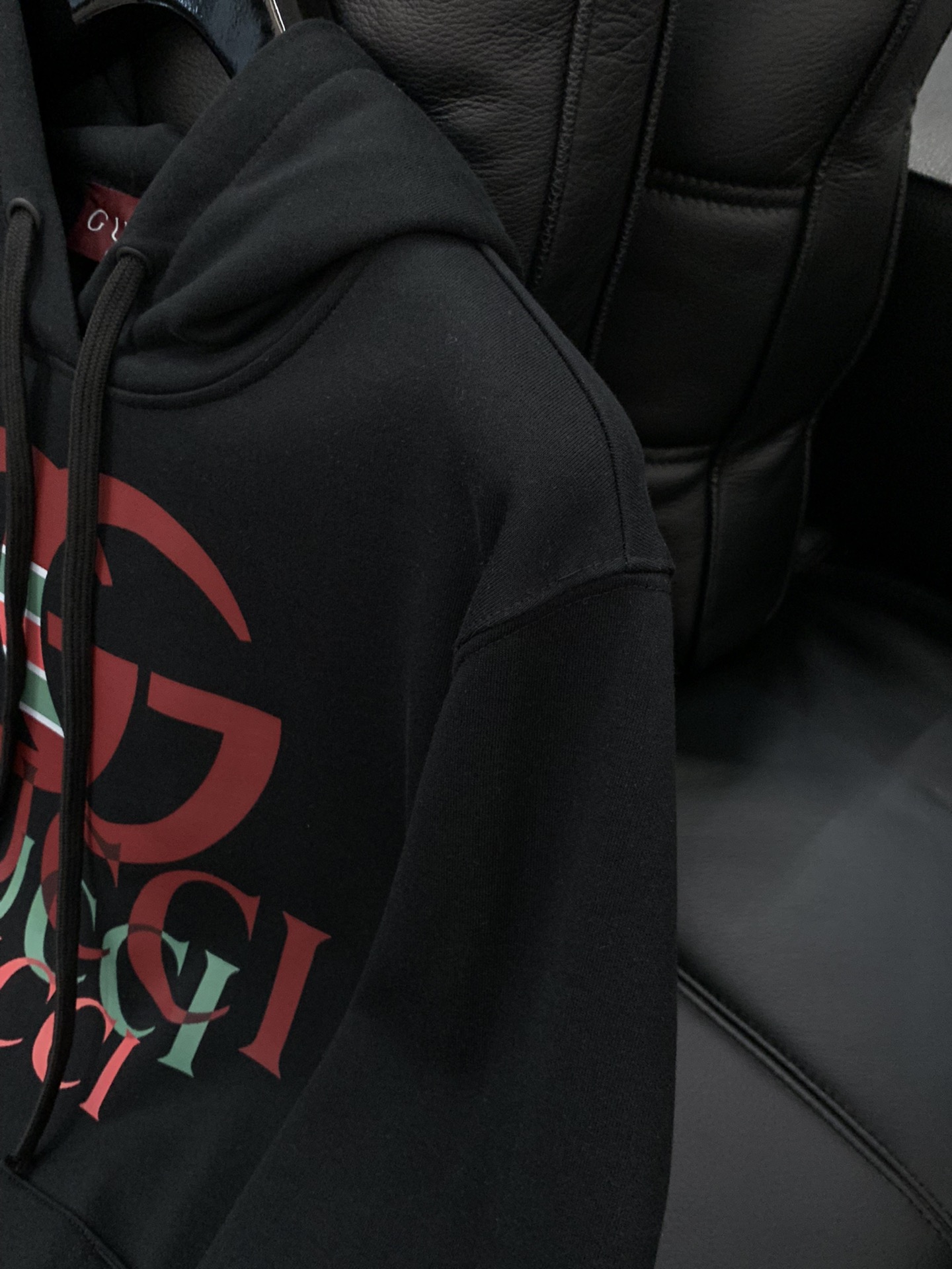 ，Gucci 古驰，2025秋季最新款，专柜同步有售，原单狠货，时尚休闲连帽卫衣，上身很有特点！吸睛而有