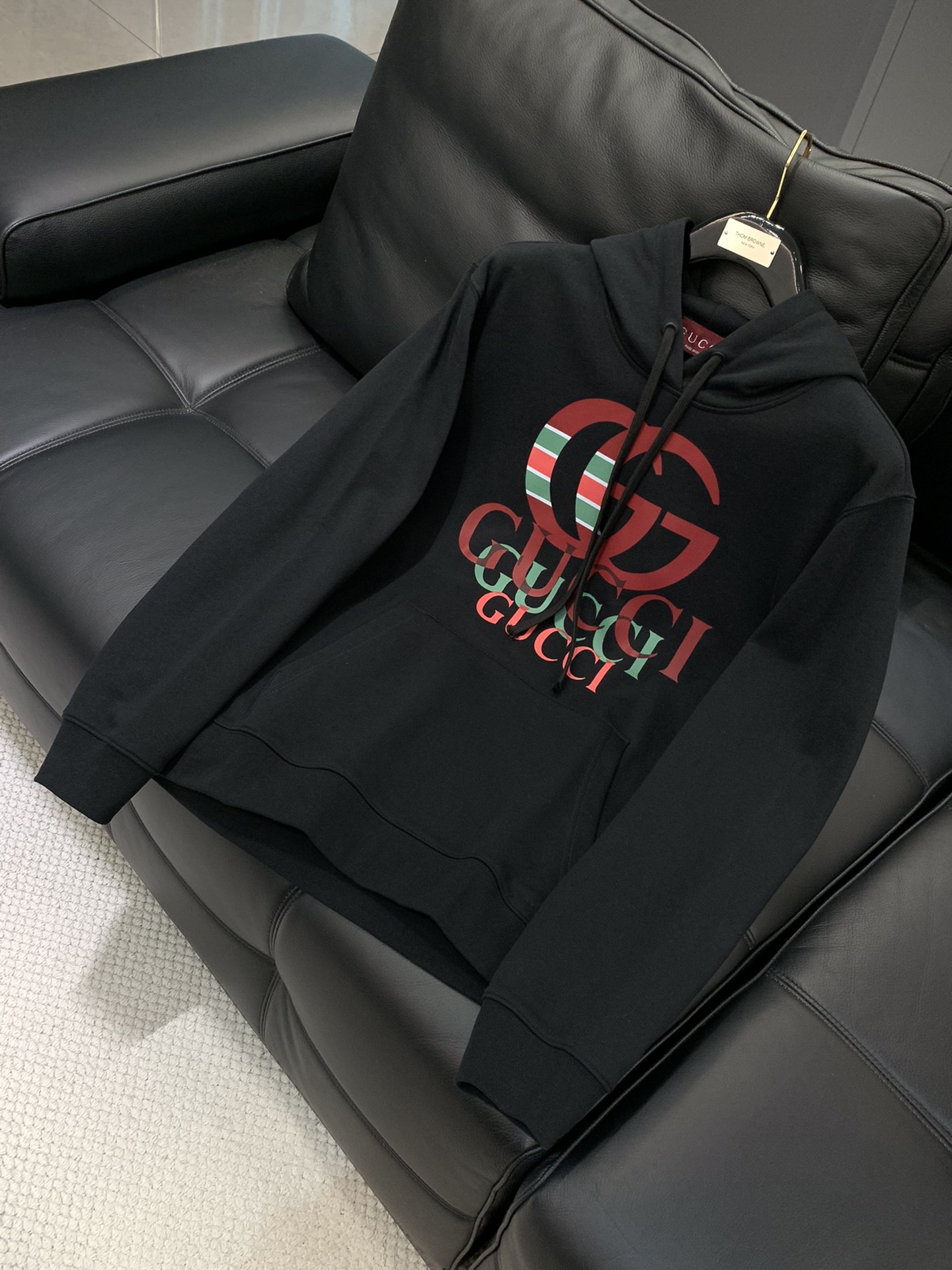 ，Gucci 古驰，2025秋季最新款，专柜同步有售，原单狠货，时尚休闲连帽卫衣，上身很有特点！吸睛而有