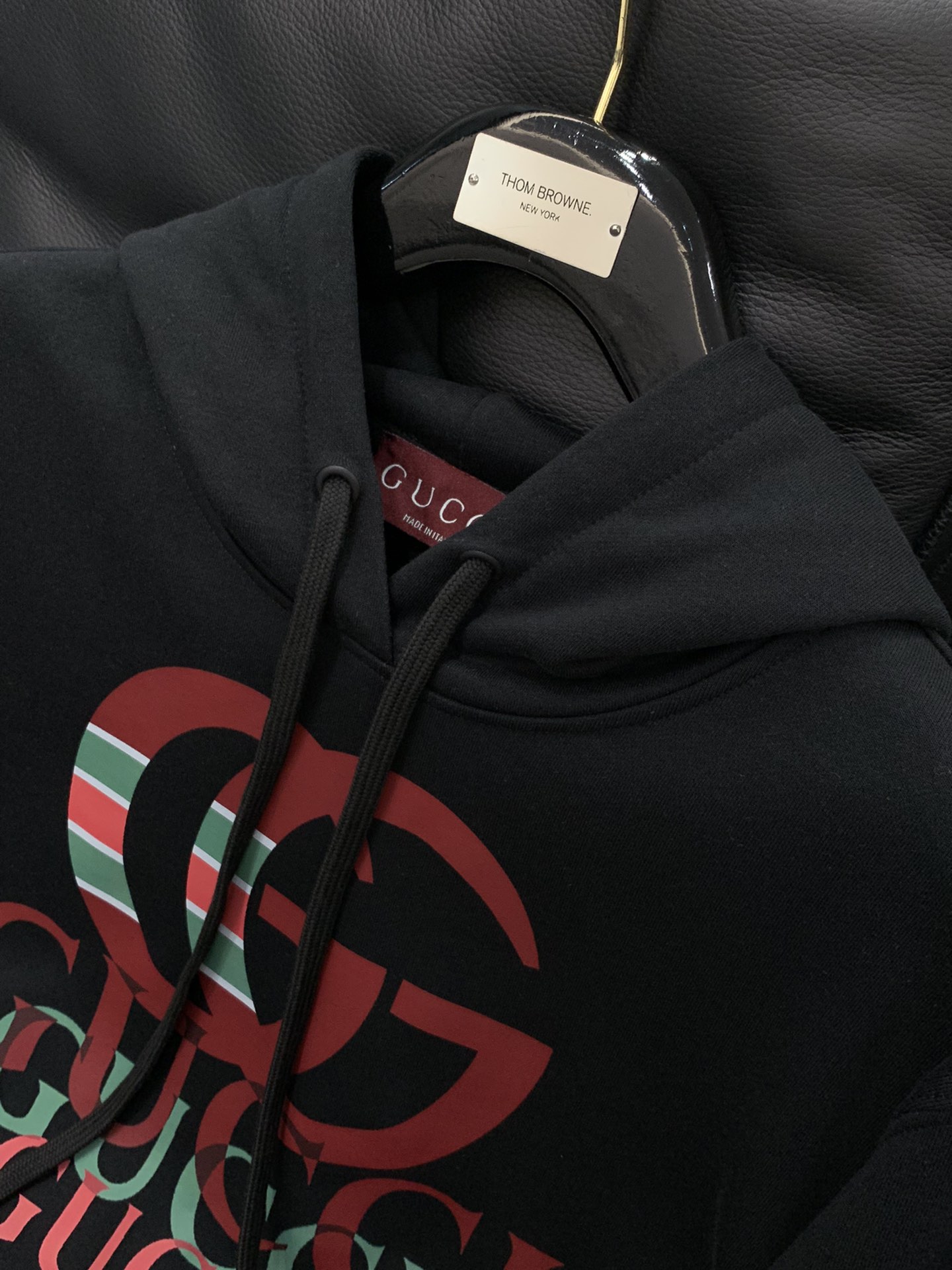 ，Gucci 古驰，2025秋季最新款，专柜同步有售，原单狠货，时尚休闲连帽卫衣，上身很有特点！吸睛而有