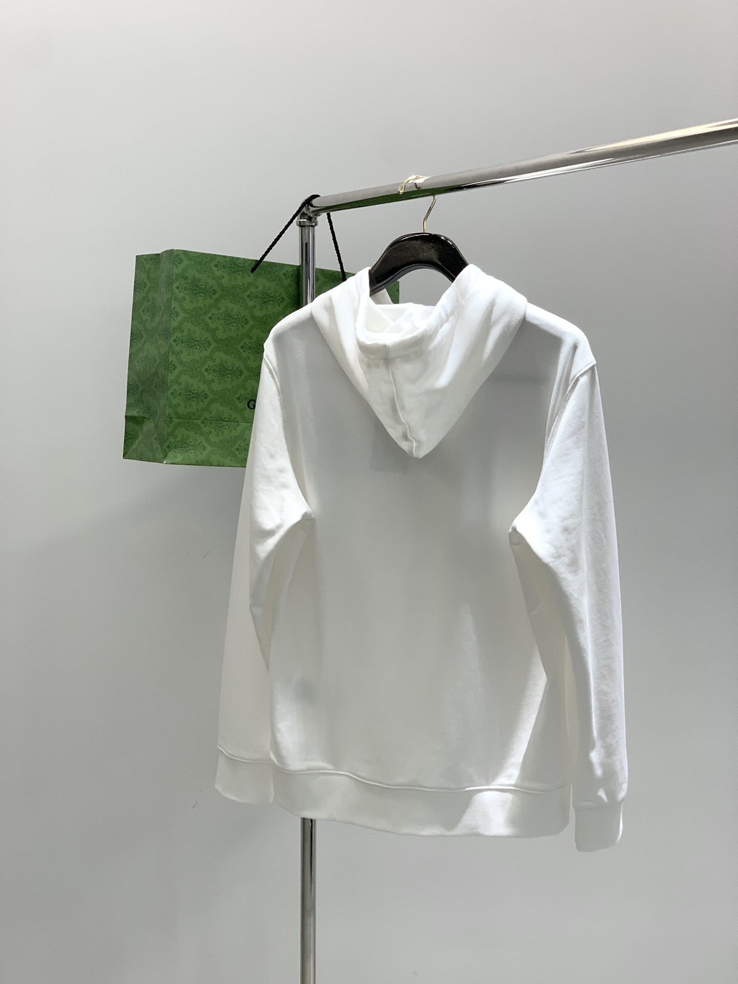 ，Gucci 古驰，2025秋季最新款，专柜同步有售，原单狠货，时尚休闲连帽卫衣，上身很有特点！吸睛而有