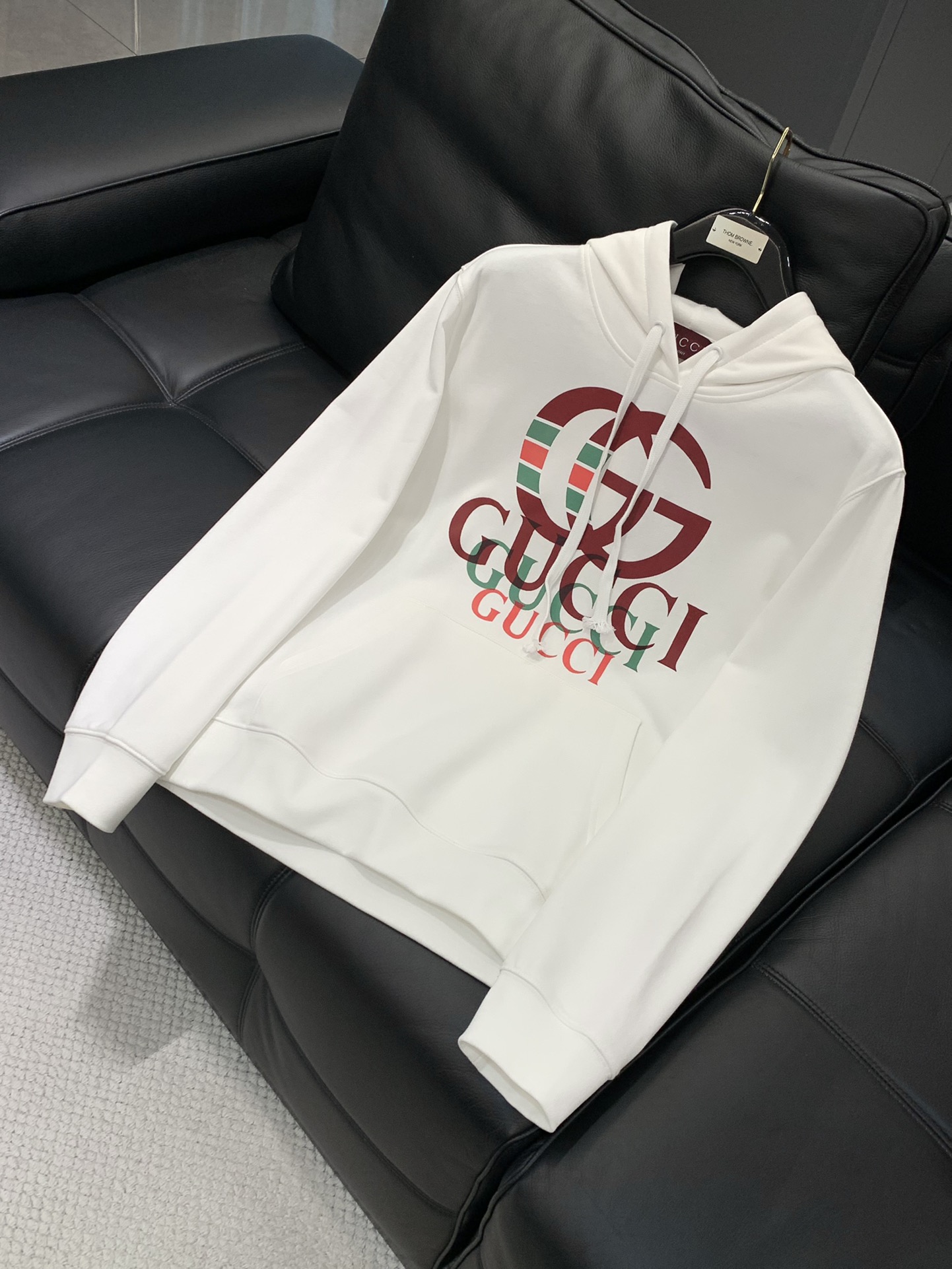 ，Gucci 古驰，2025秋季最新款，专柜同步有售，原单狠货，时尚休闲连帽卫衣，上身很有特点！吸睛而有