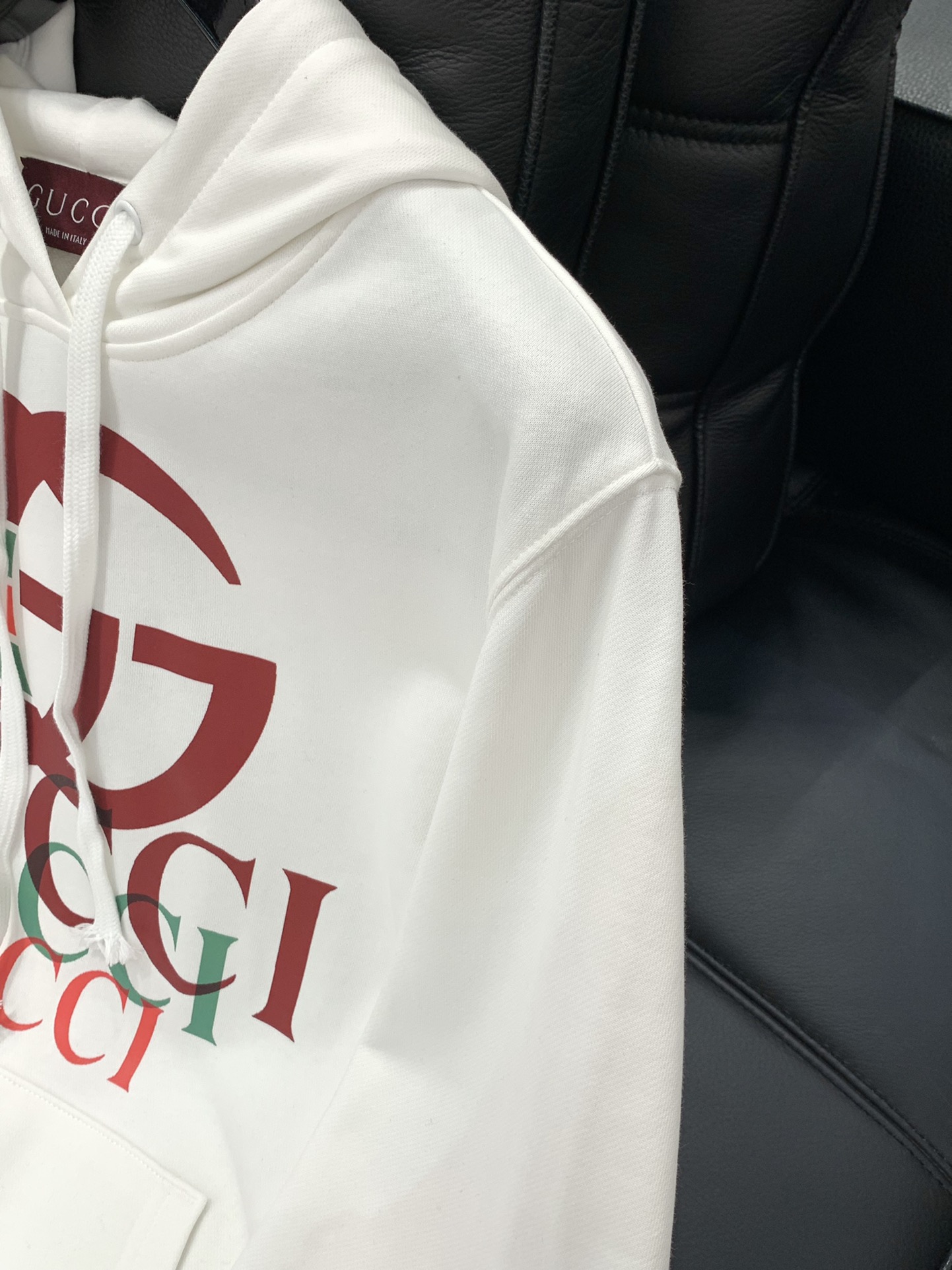 ，Gucci 古驰，2025秋季最新款，专柜同步有售，原单狠货，时尚休闲连帽卫衣，上身很有特点！吸睛而有