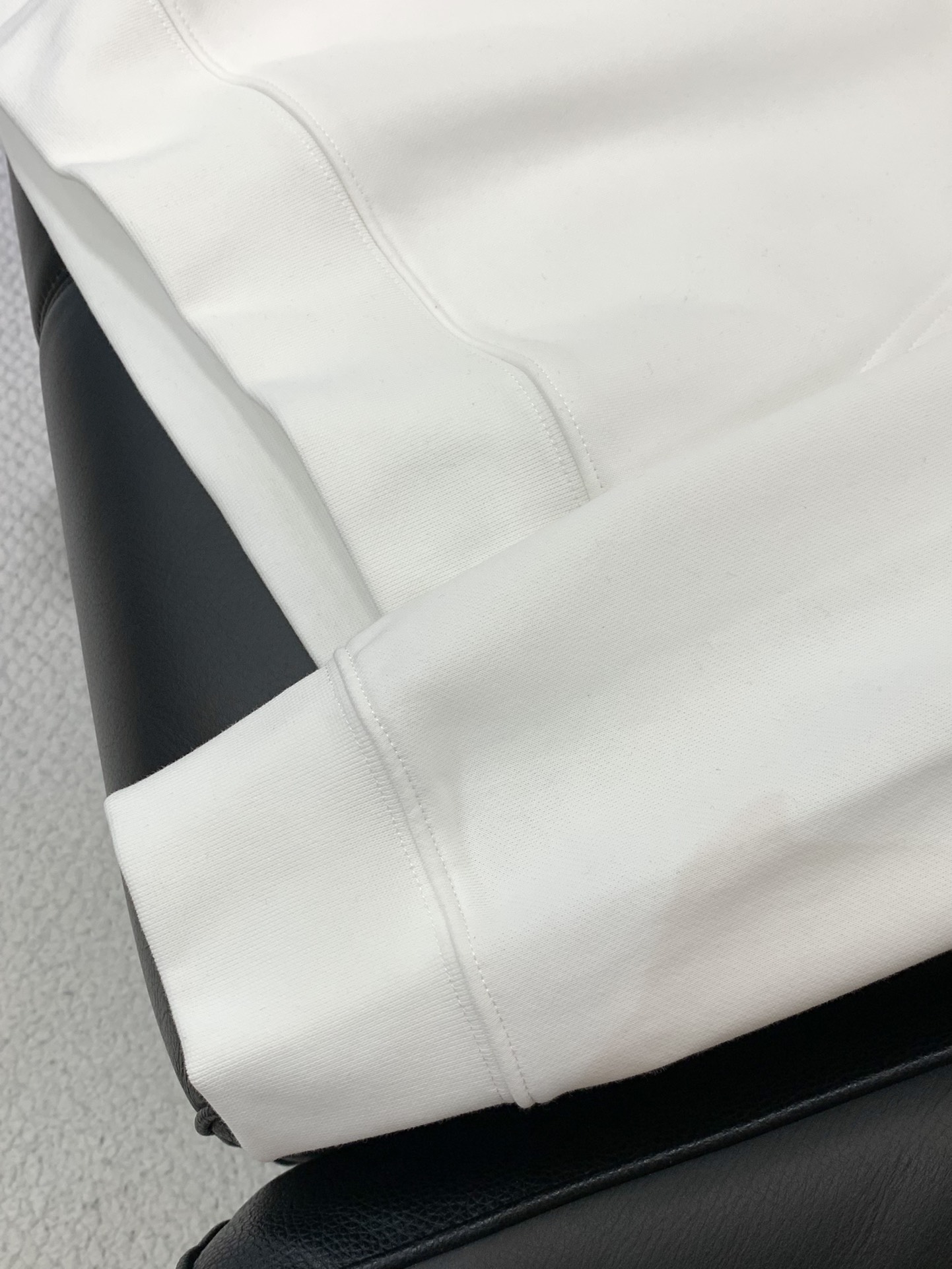 ，Gucci 古驰，2025秋季最新款，专柜同步有售，原单狠货，时尚休闲连帽卫衣，上身很有特点！吸睛而有