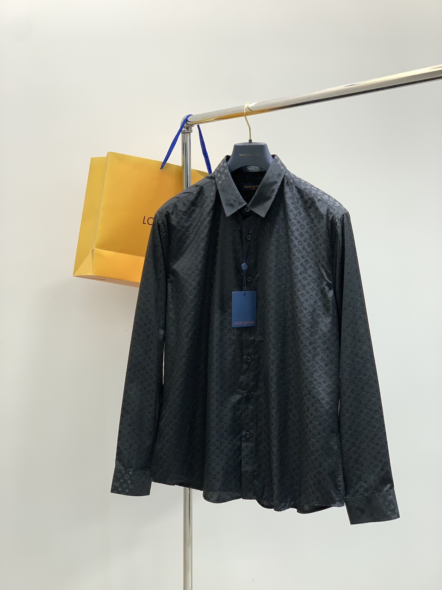 ，LouisVuitton 路易威登，2025秋季最新款，专柜同步有售，原单狠货，时尚休闲长袖衬衫，上身