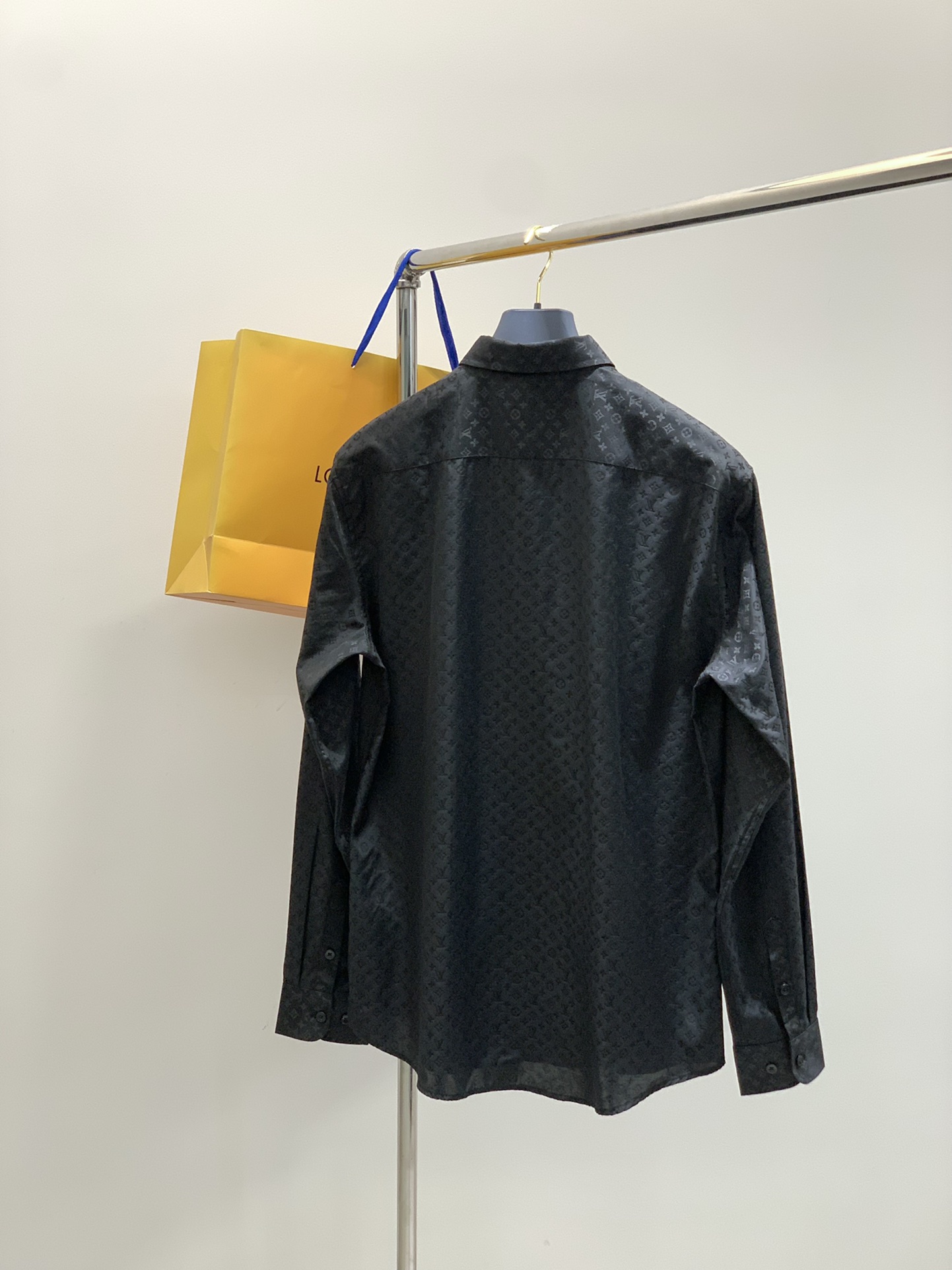 ，LouisVuitton 路易威登，2025秋季最新款，专柜同步有售，原单狠货，时尚休闲长袖衬衫，上身