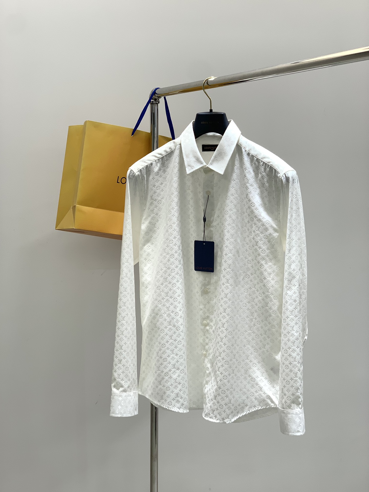 ，LouisVuitton 路易威登，2025秋季最新款，专柜同步有售，原单狠货，时尚休闲长袖衬衫，上身