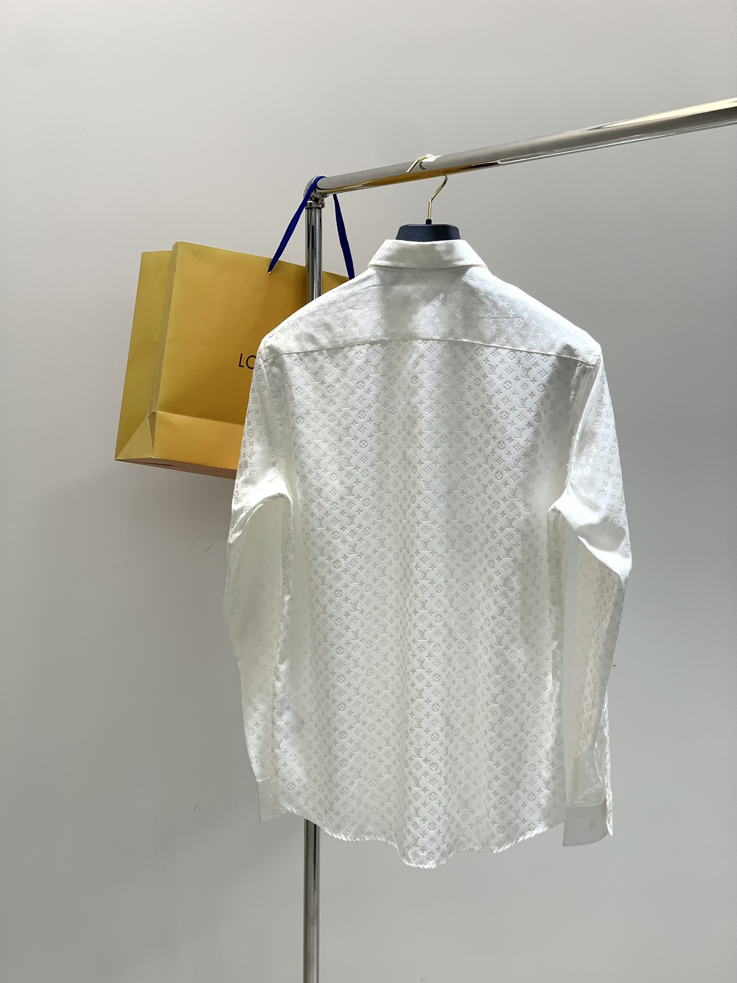 ，LouisVuitton 路易威登，2025秋季最新款，专柜同步有售，原单狠货，时尚休闲长袖衬衫，上身