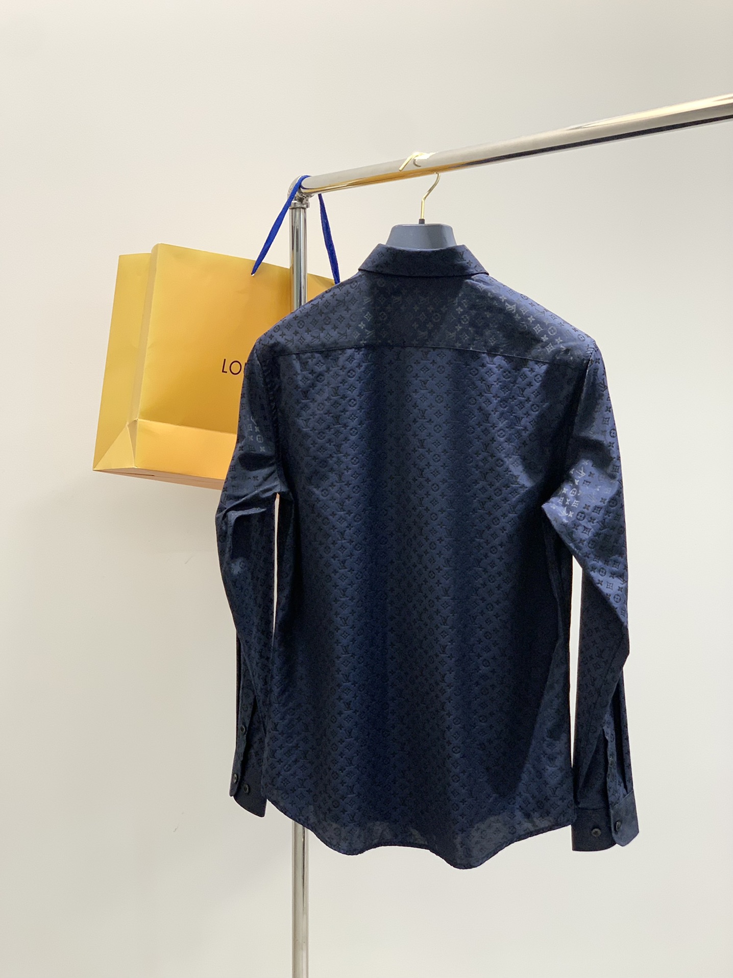 ，LouisVuitton 路易威登，2025秋季最新款，专柜同步有售，原单狠货，时尚休闲长袖衬衫，上身