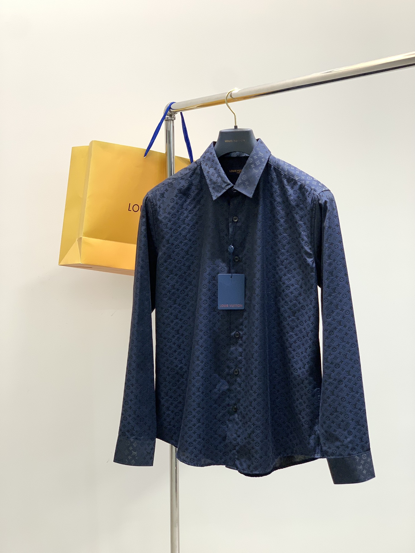 ，LouisVuitton 路易威登，2025秋季最新款，专柜同步有售，原单狠货，时尚休闲长袖衬衫，上身