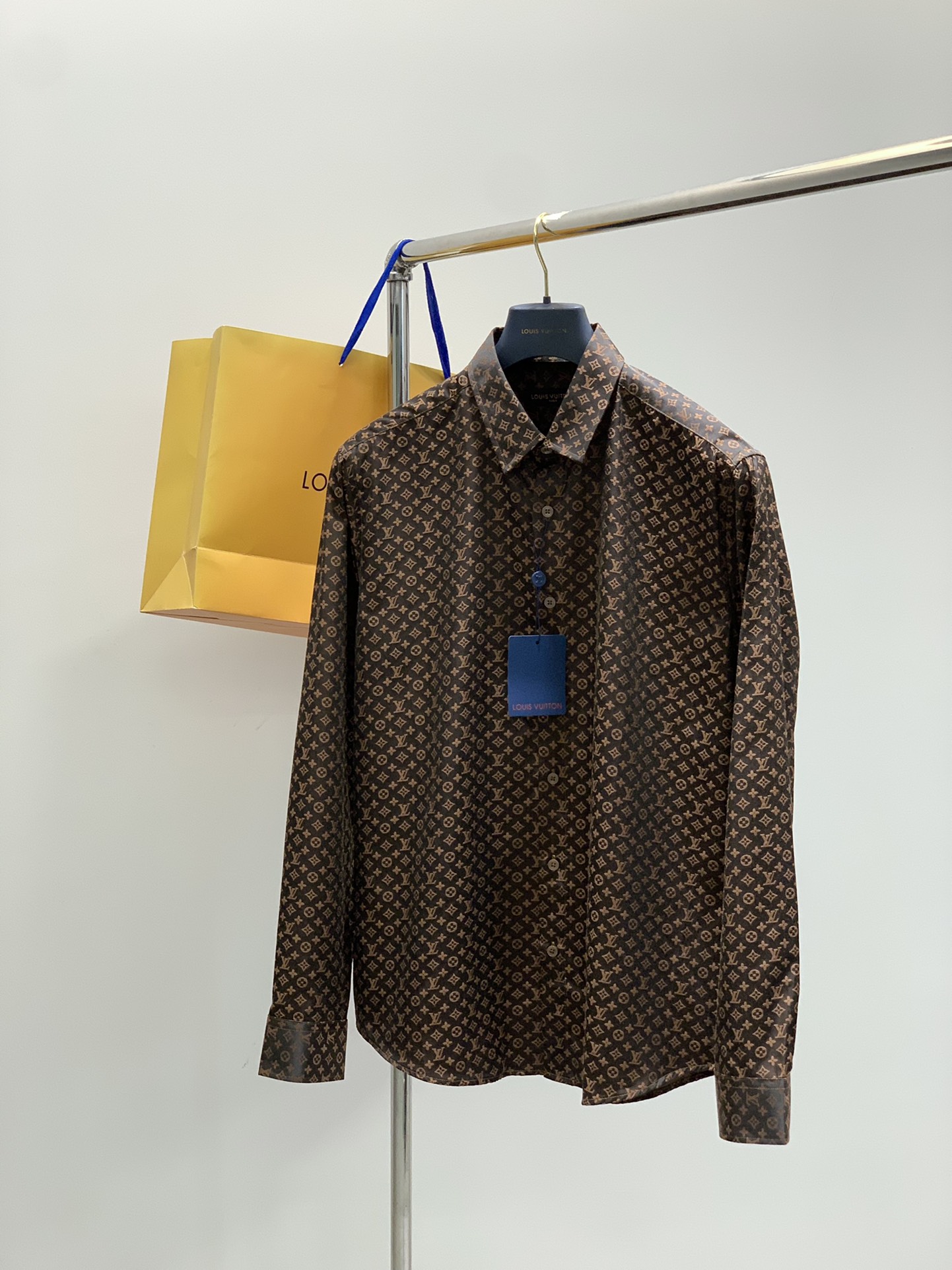 ，LouisVuitton 路易威登，2025秋季最新款，专柜同步有售，原单狠货，时尚休闲长袖衬衫，上身