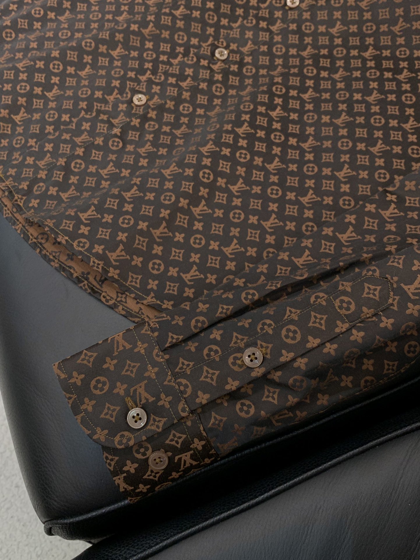 ，LouisVuitton 路易威登，2025秋季最新款，专柜同步有售，原单狠货，时尚休闲长袖衬衫，上身