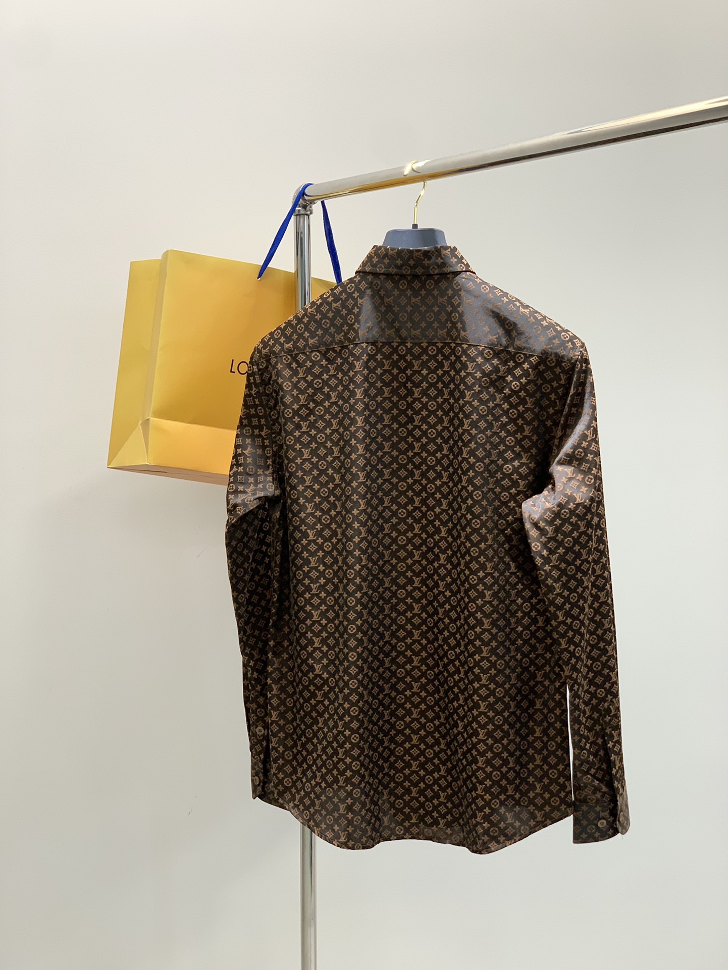 ，LouisVuitton 路易威登，2025秋季最新款，专柜同步有售，原单狠货，时尚休闲长袖衬衫，上身