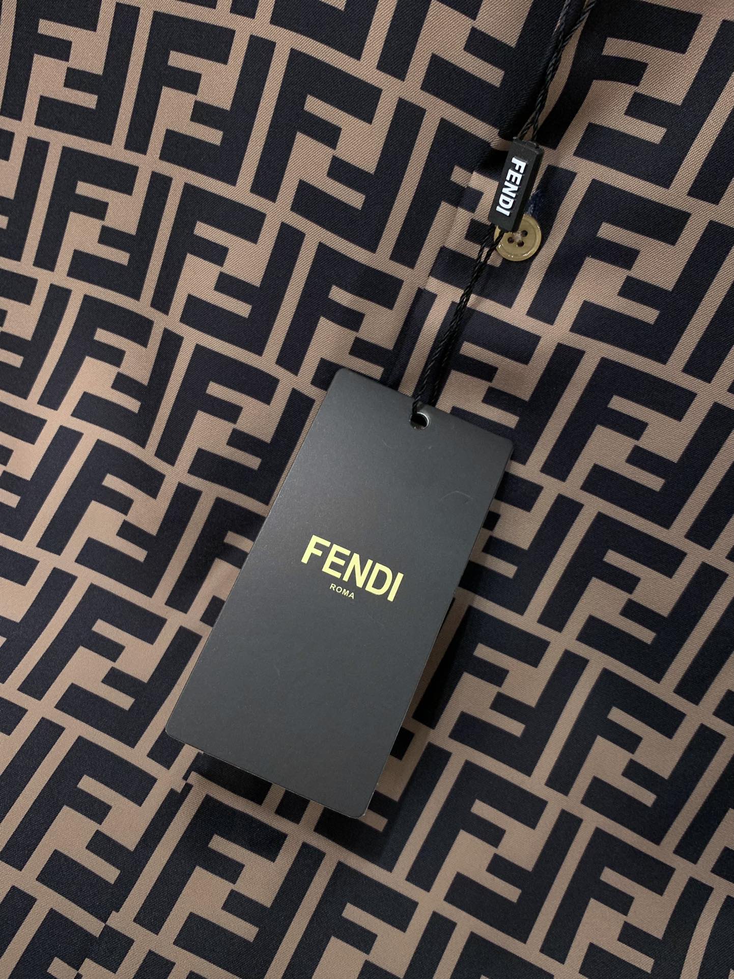 ，FENDI 芬迪，2025秋季最新品，专柜同步有售，原单狠货，时尚休闲长袖衬衫，进口原版面料，顶级印花