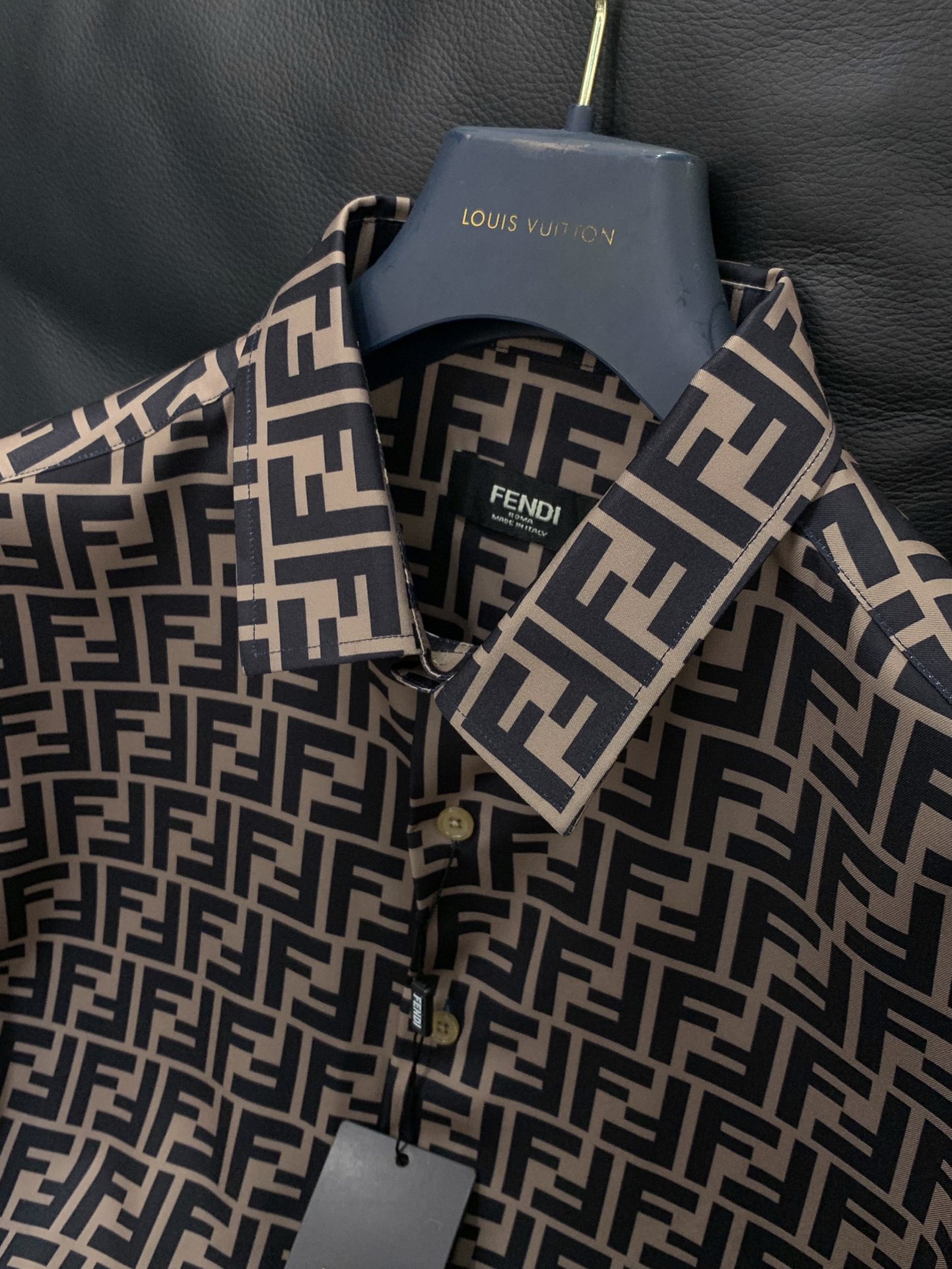 ，FENDI 芬迪，2025秋季最新品，专柜同步有售，原单狠货，时尚休闲长袖衬衫，进口原版面料，顶级印花