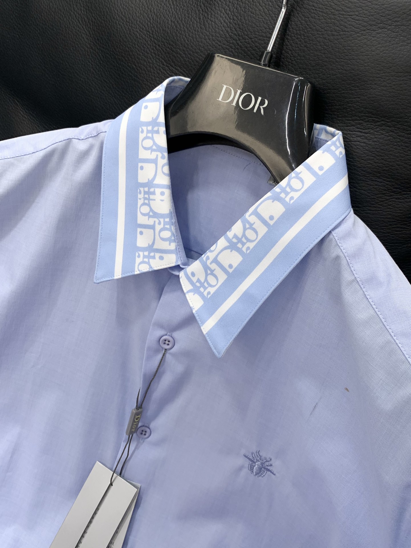 ，Dior 迪奥， 2025秋季新品，专柜同步有售，简约时尚休闲长袖衬衫，原版进口面料，舒适透气，精致刺