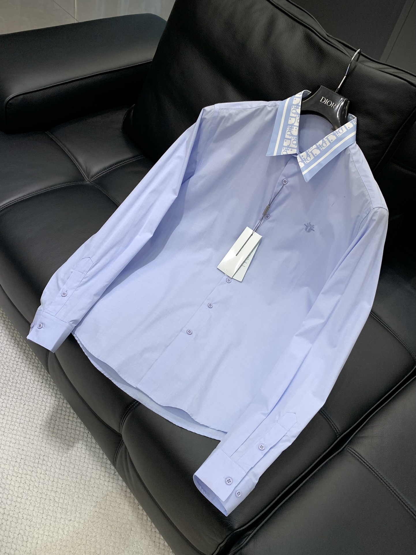 ，Dior 迪奥， 2025秋季新品，专柜同步有售，简约时尚休闲长袖衬衫，原版进口面料，舒适透气，精致刺