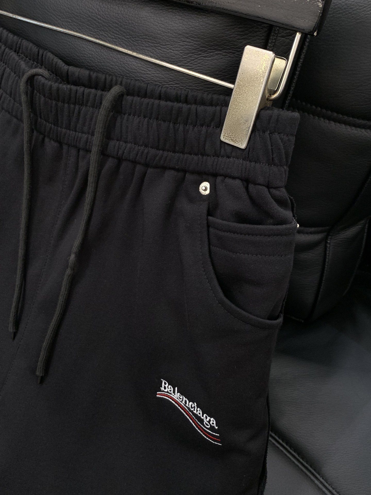 ，Balenciaga 巴黎世家，2025秋季最新品，专柜同步有售，原单狠货，时尚休闲裤，进口原版水洗弹