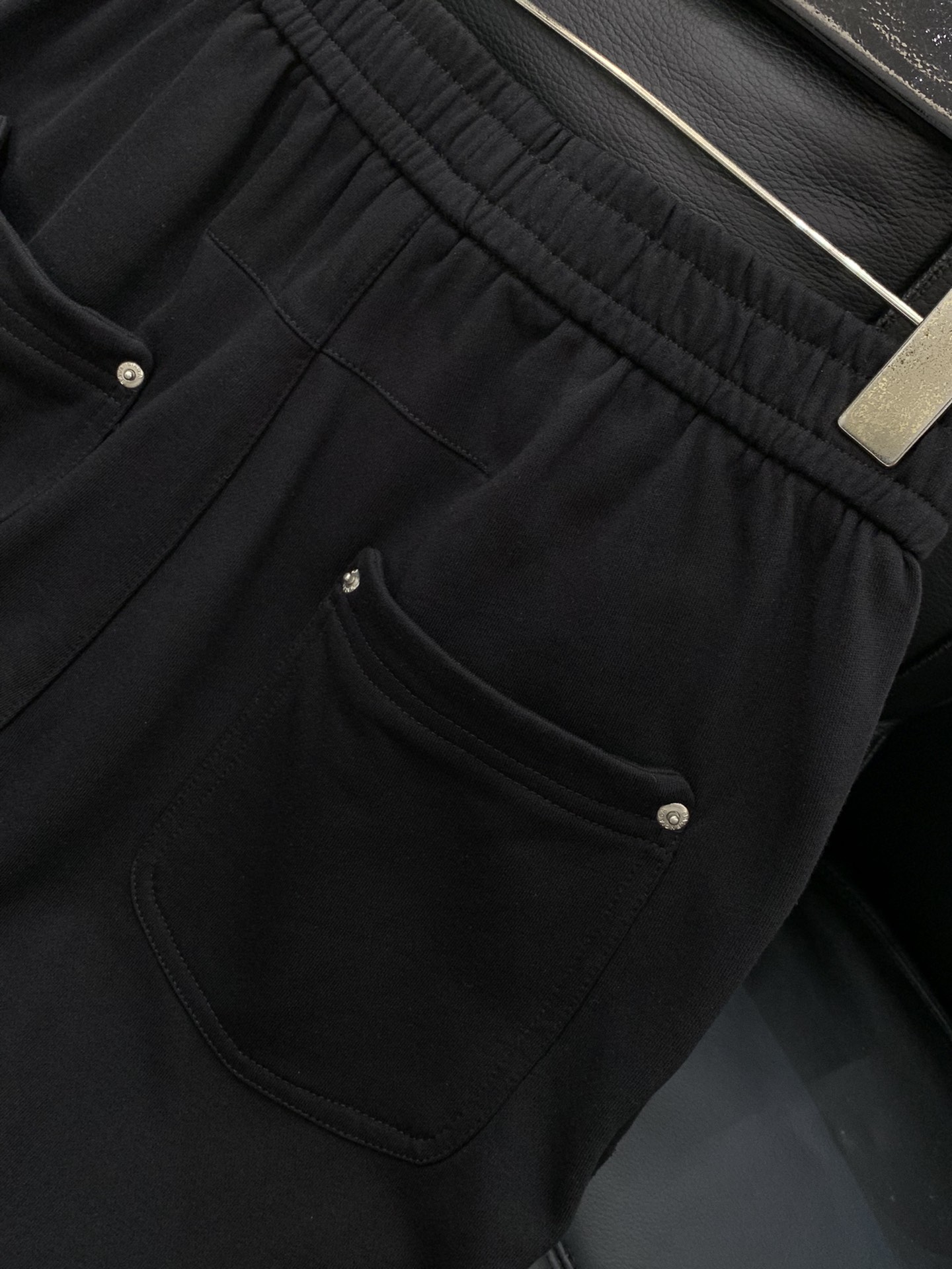 ，Balenciaga 巴黎世家，2025秋季最新品，专柜同步有售，原单狠货，时尚休闲裤，进口原版水洗弹