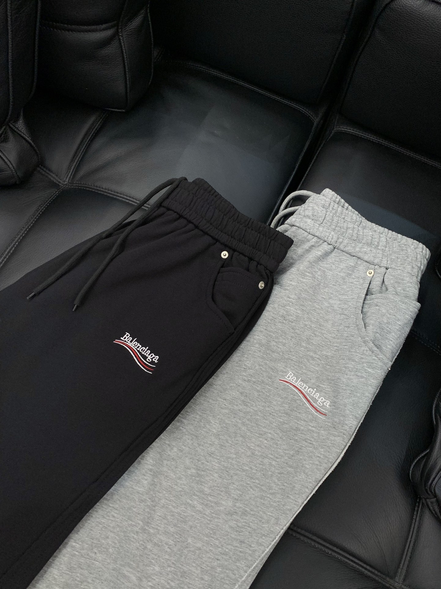 ，Balenciaga 巴黎世家，2025秋季最新品，专柜同步有售，原单狠货，时尚休闲裤，进口原版水洗弹