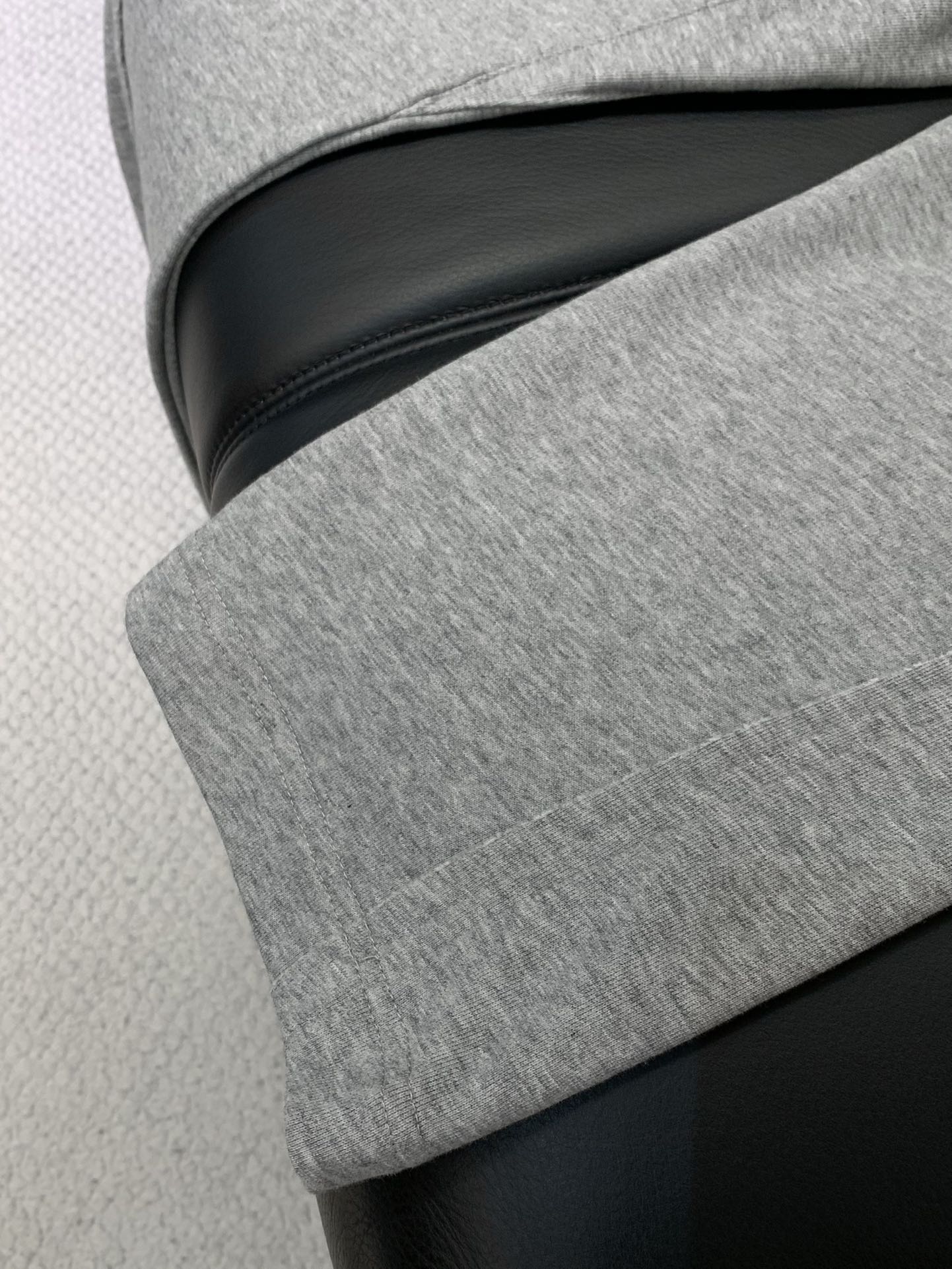 ，Balenciaga 巴黎世家，2025秋季最新品，专柜同步有售，原单狠货，时尚休闲裤，进口原版水洗弹