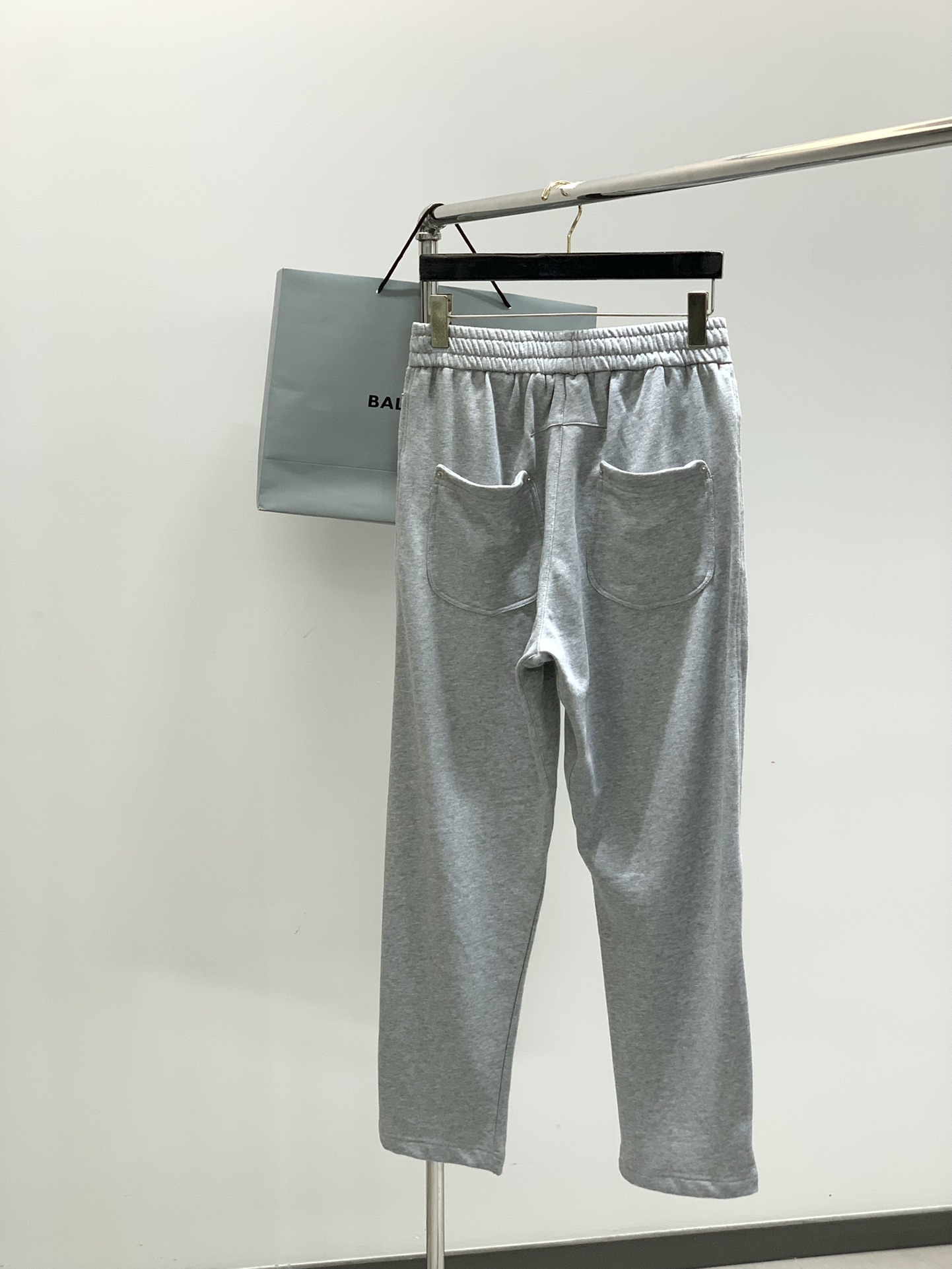 ，Balenciaga 巴黎世家，2025秋季最新品，专柜同步有售，原单狠货，时尚休闲裤，进口原版水洗弹