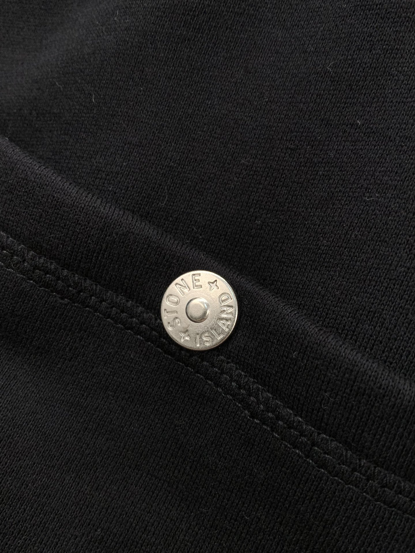 ，Stone Island石头岛，2025秋季最新款，专柜同步有售，原单狠货，爆款时尚休闲裤，进口原版面