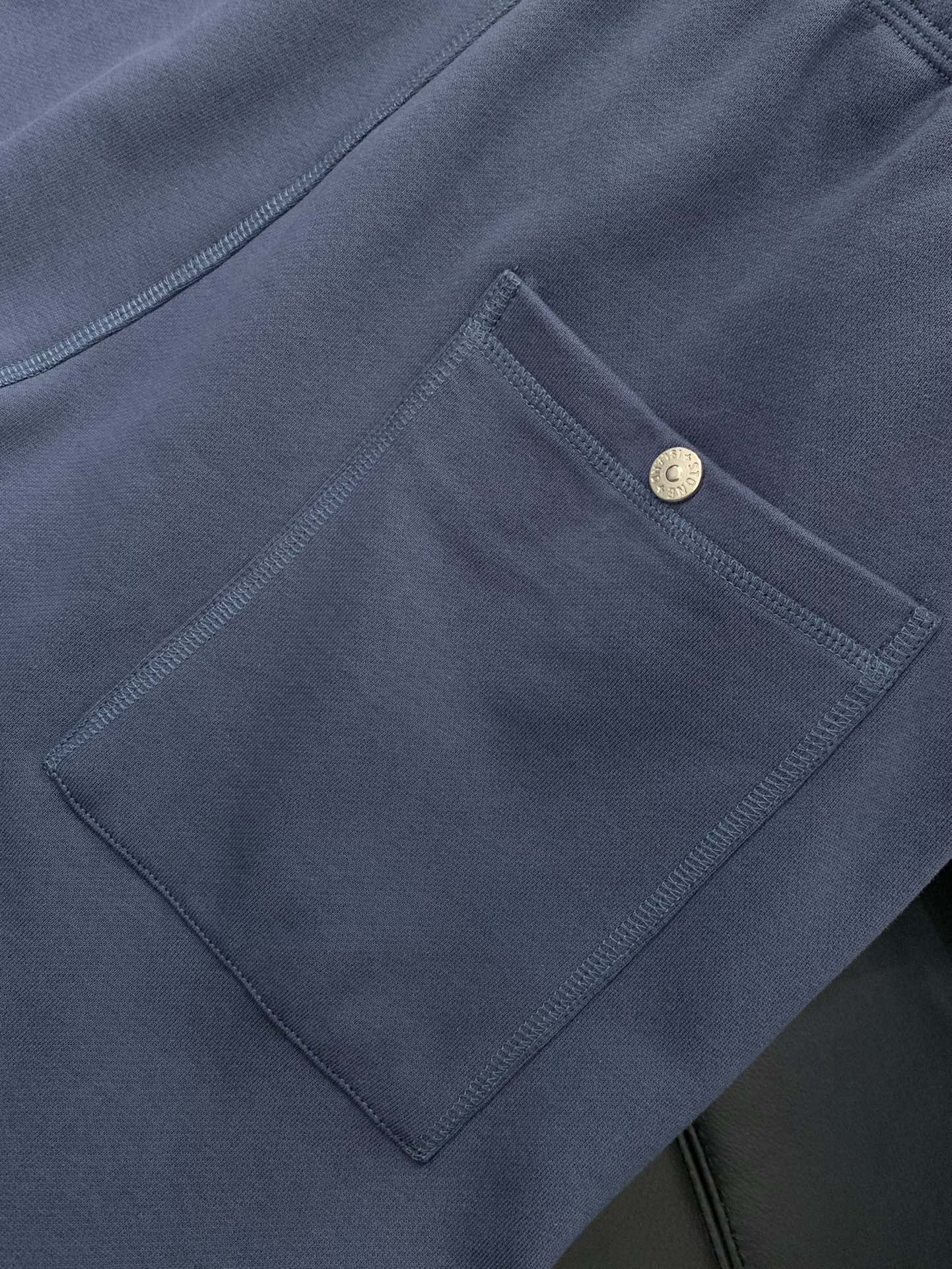 ，Stone Island石头岛，2025秋季最新款，专柜同步有售，原单狠货，爆款时尚休闲裤，进口原版面