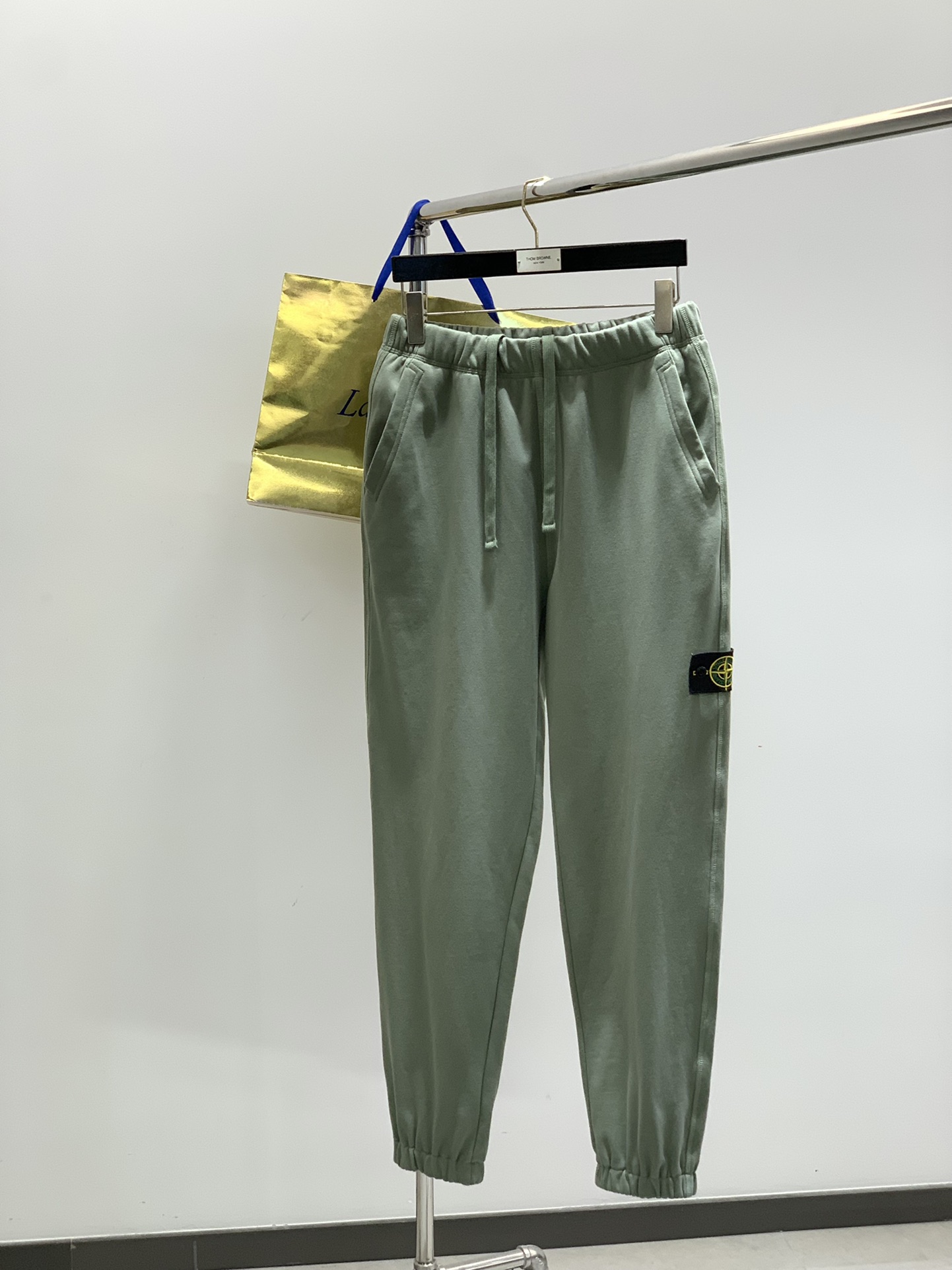 ，Stone Island石头岛，2025秋季最新款，专柜同步有售，原单狠货，爆款时尚休闲裤，进口原版面