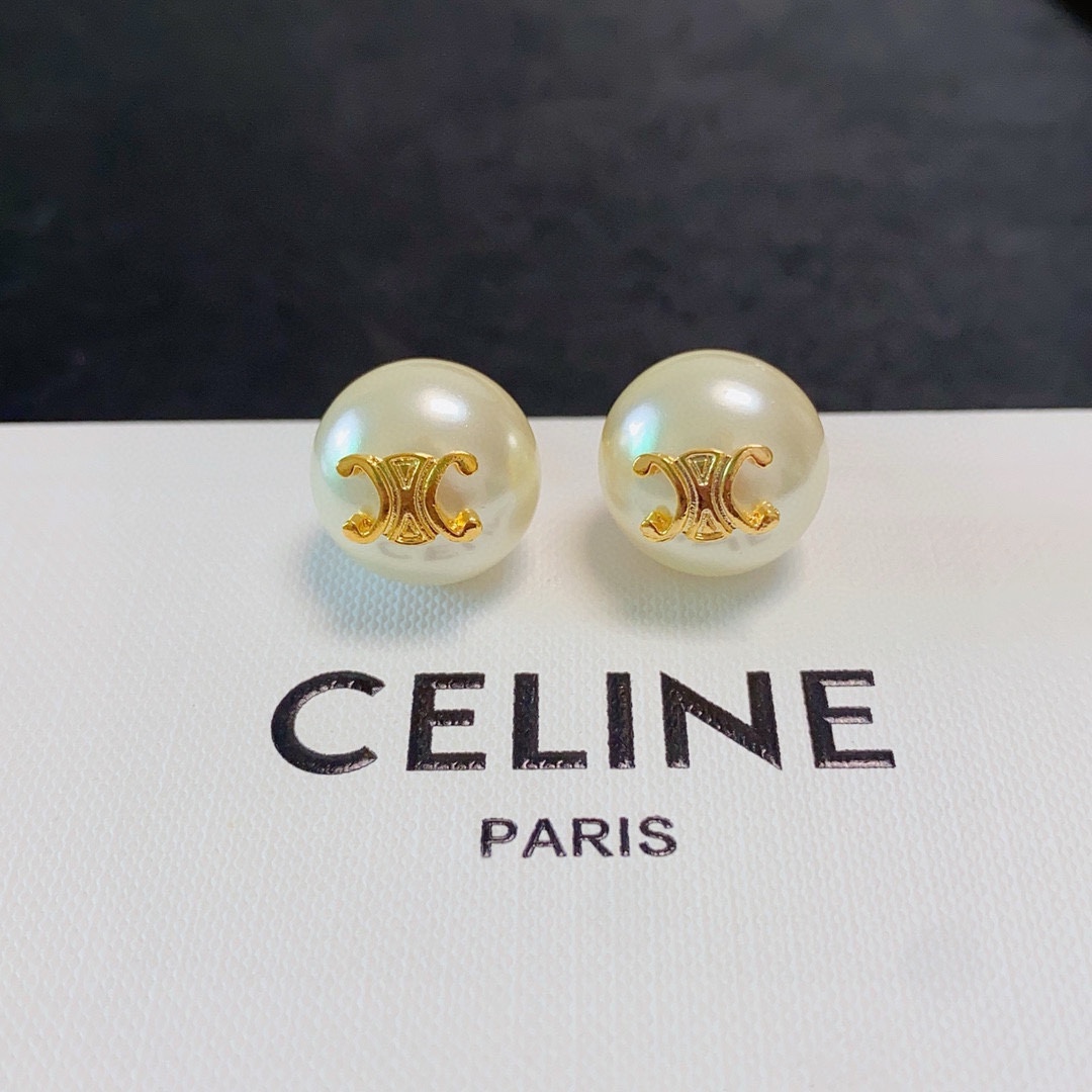 Celine 新款Celine赛琳凯旋门珍珠白耳钉 赛琳已经自成一股流行元素 持续为女性诠释优雅、创造