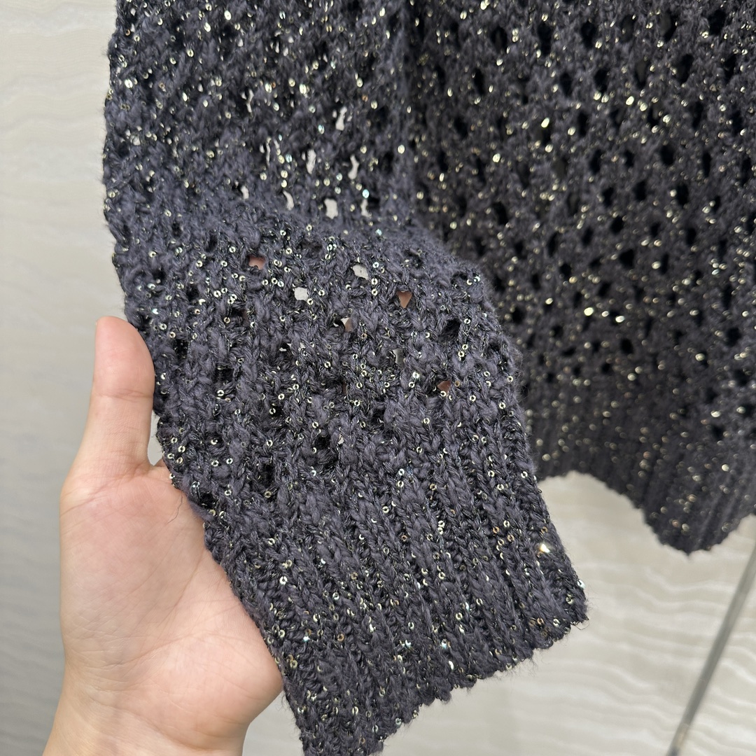 独家首发🍒高端原单品质！行走的高定 BC高智感穿搭！超重工的刺绣闪耀珠片钩花V领毛衣⚠️徳国进口机打造编