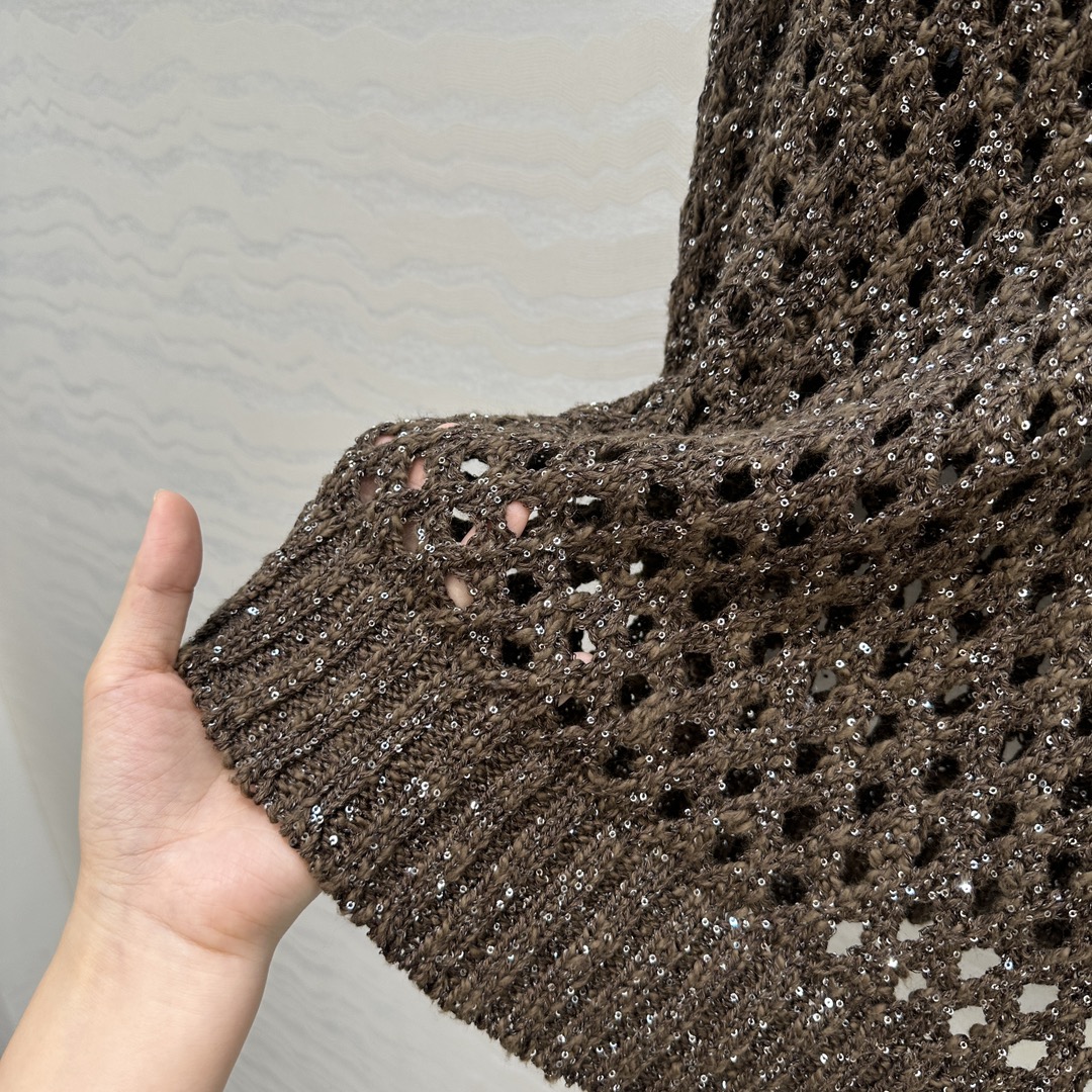 独家首发🍒高端原单品质！行走的高定 BC高智感穿搭！超重工的刺绣闪耀珠片钩花V领毛衣⚠️徳国进口机打造编