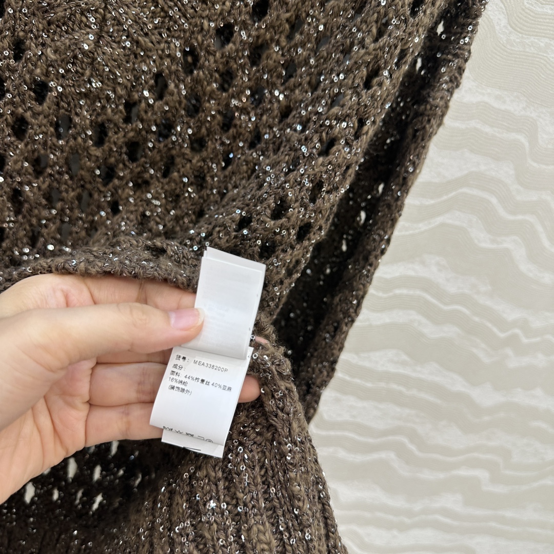 独家首发🍒高端原单品质！行走的高定 BC高智感穿搭！超重工的刺绣闪耀珠片钩花V领毛衣⚠️徳国进口机打造编