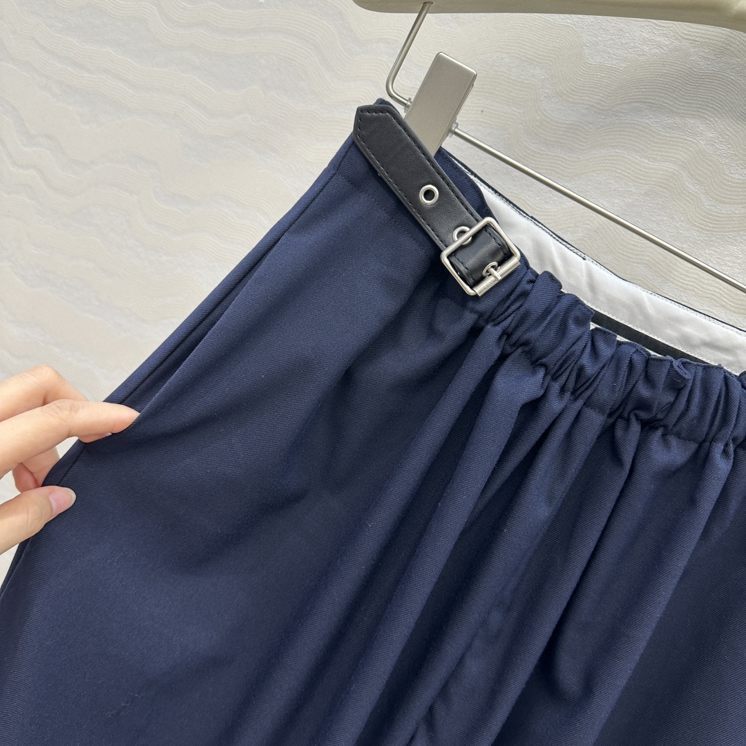 独家首发♥️原单品质！Lw高智感时髦精穿搭！干练帅气直筒西裤！松紧收褶皮扣设计立裁中高腰修直西装裤！实穿