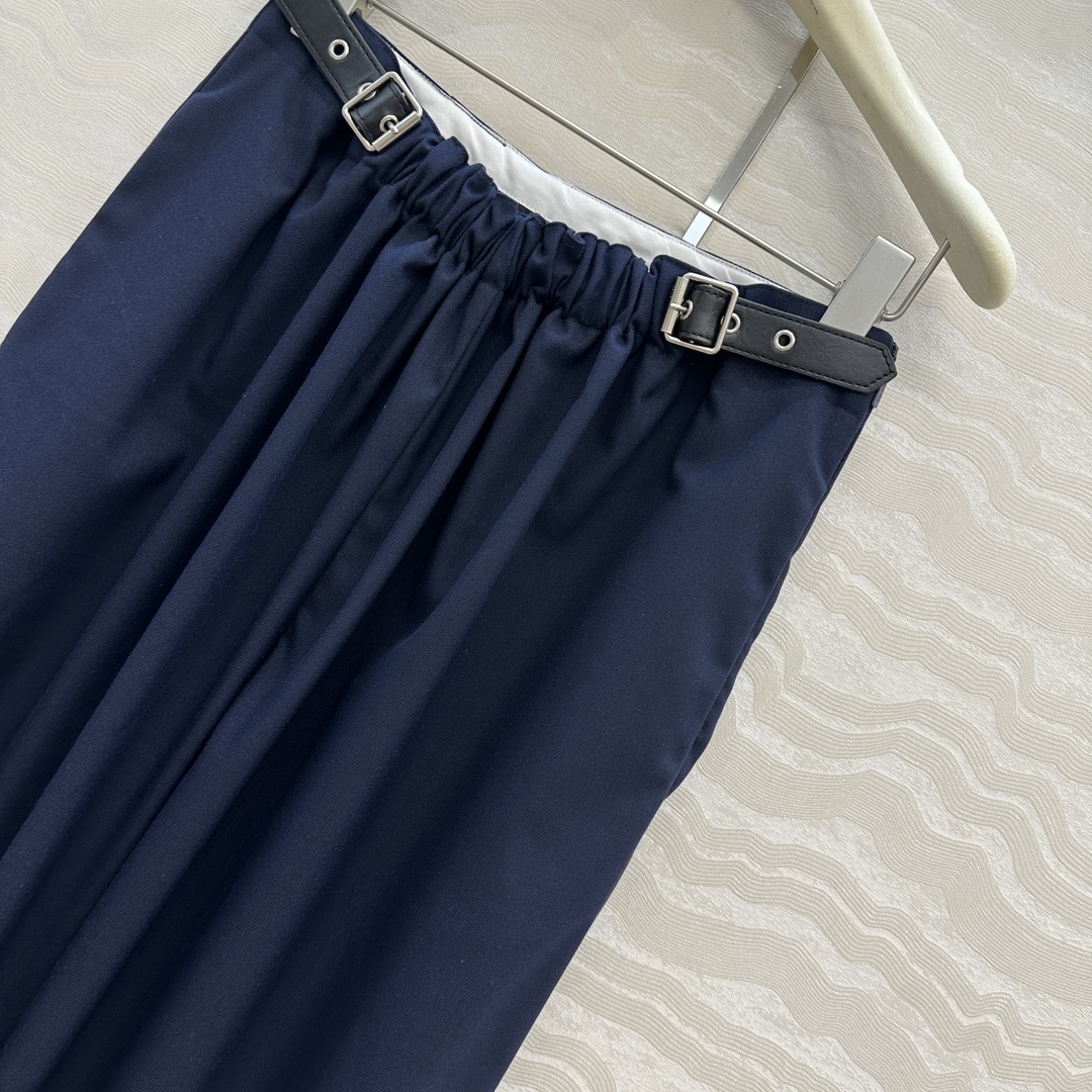 独家首发♥️原单品质！Lw高智感时髦精穿搭！干练帅气直筒西裤！松紧收褶皮扣设计立裁中高腰修直西装裤！实穿