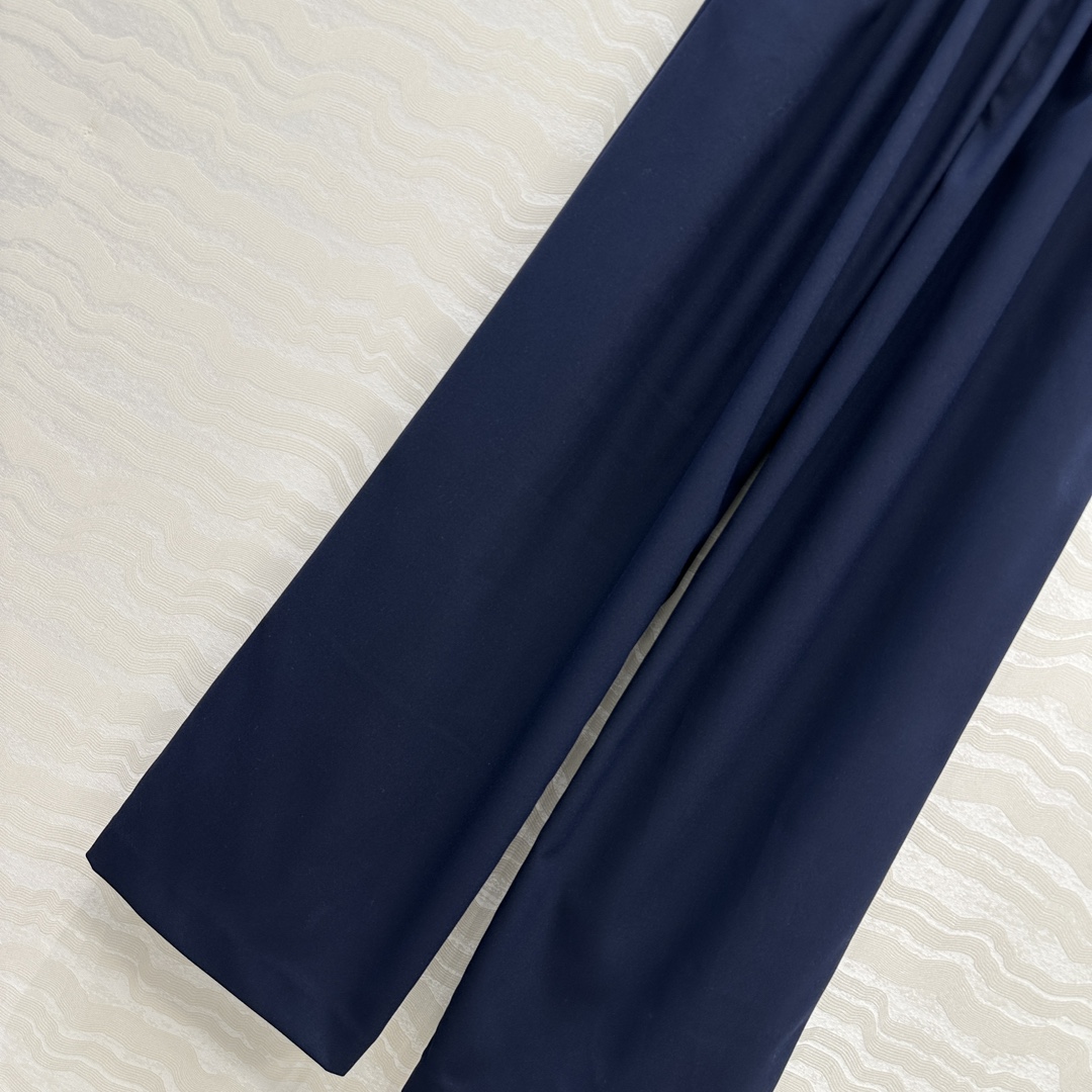 独家首发♥️原单品质！Lw高智感时髦精穿搭！干练帅气直筒西裤！松紧收褶皮扣设计立裁中高腰修直西装裤！实穿