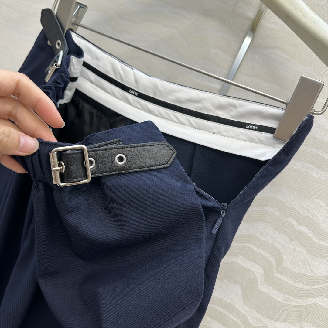 独家首发♥️原单品质！Lw高智感时髦精穿搭！干练帅气直筒西裤！松紧收褶皮扣设计立裁中高腰修直西装裤！实穿