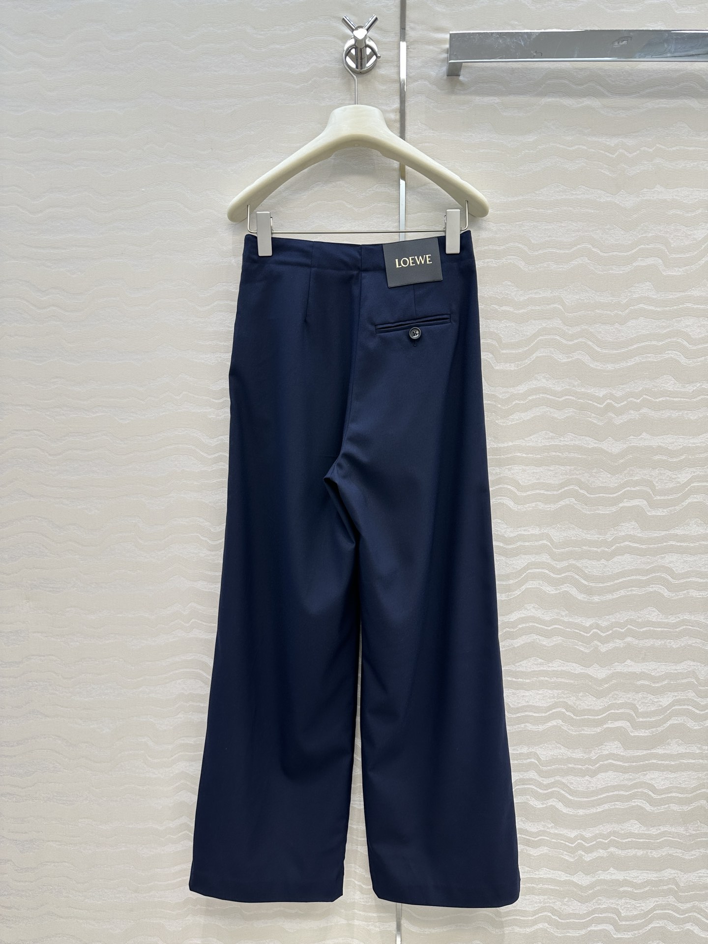 独家首发♥️原单品质！Lw高智感时髦精穿搭！干练帅气直筒西裤！松紧收褶皮扣设计立裁中高腰修直西装裤！实穿