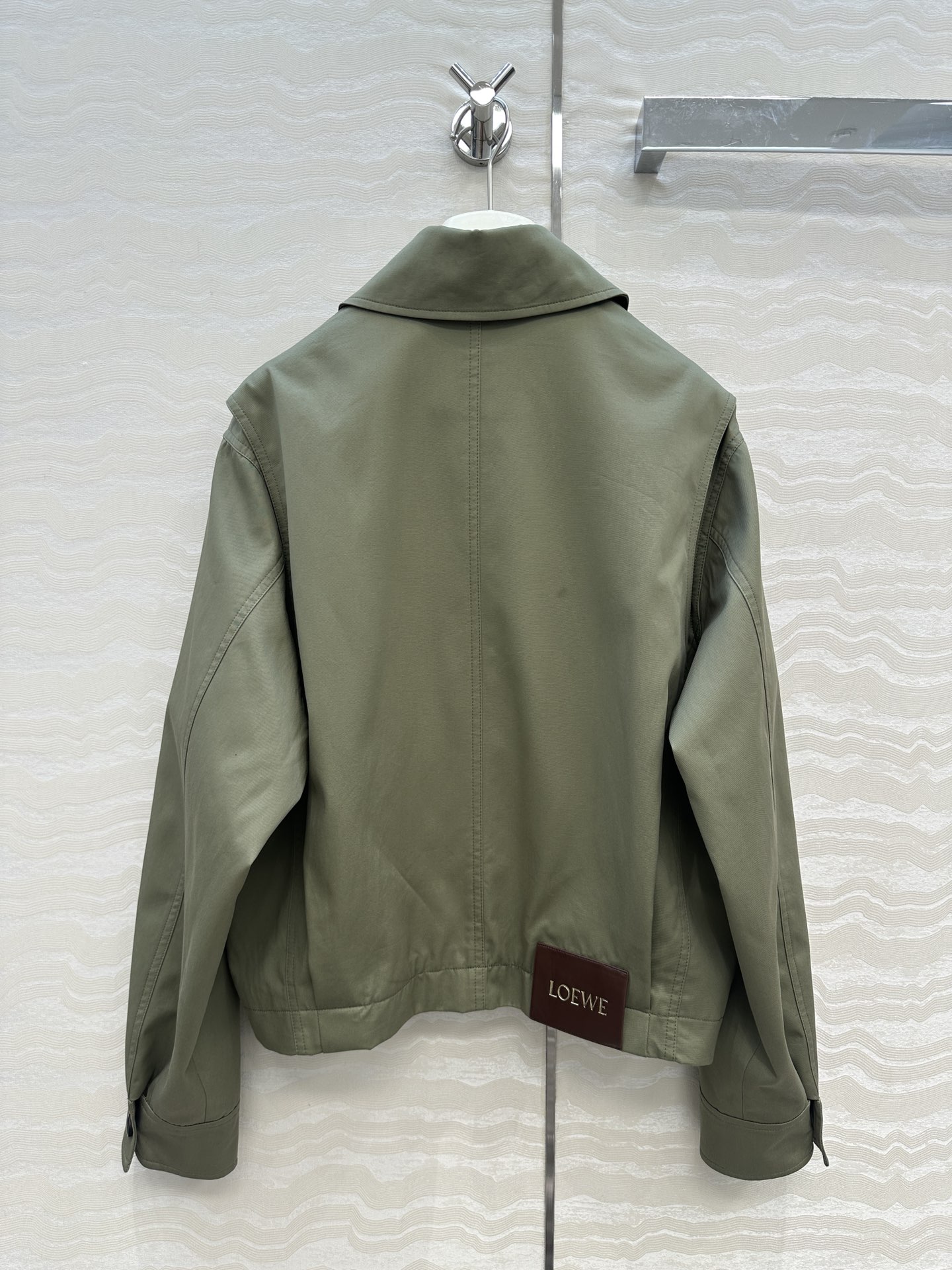 独家首发❤️爆单推荐，Lw时髦精穿搭！老干部夹克外套！拼接100%羊皮包边，摩登时髦收褶下摆皮扣设计！进