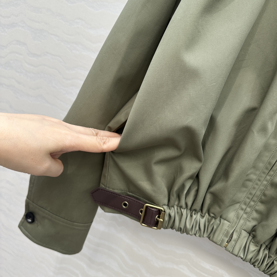 独家首发❤️爆单推荐，Lw时髦精穿搭！老干部夹克外套！拼接100%羊皮包边，摩登时髦收褶下摆皮扣设计！进