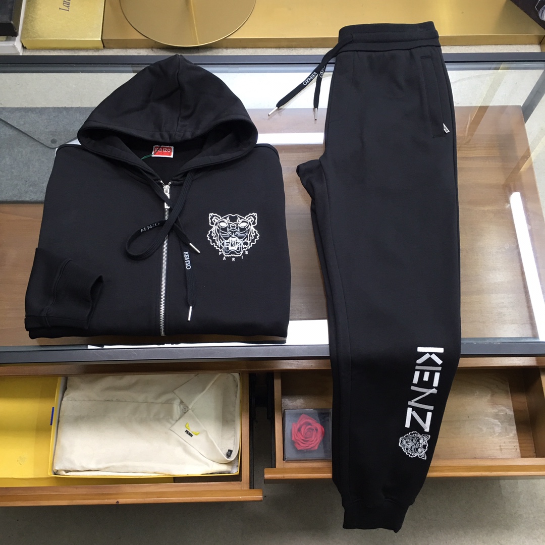 NO:613408,New suit [Kenz] 2025 early autumn new casual suit!  The counters are synchronized. The details are exquisite and high-end, and the brand logo is laminated with a high-end feel. Custom-woven fabrics are more youthful and energetic. Customized high-end fabrics, the upper body is crisp and stylish, comfortable and not tight. The customized metal logo zippers are very classy, ​​and the clean and neat tailoring is full of urban style. You will feel good when you wear it. It is the first choice for high-end fashion people, and the upper body effect is super good-looking!  Size M-3XL AAA4,,alexander wang19860909新品套装【Kenz】 2025早秋新款休闲套装！专柜同步.细节精致高级,品牌logo压胶高级感满满.定织面料更显年轻活力,定制高端面料,上身挺括有型,舒适不紧绷.定制金属logo拉链非常有档次,干净利落的剪裁都市风十足,穿上心情就好,高端潮流时尚人士首选,上身效果超级好看！ 码数M-3XL AAA4,,alexander wang,Men's clothing