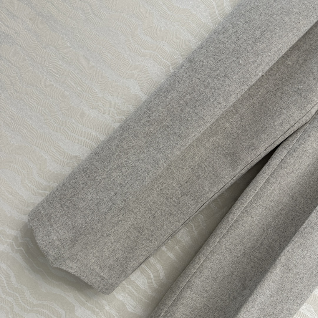 独家首发，高端原单品质❤️Bc行走的高定，长期主义老钱风穿搭，独家定制面料羊绒西裤。进口95羊毛5羊绒面