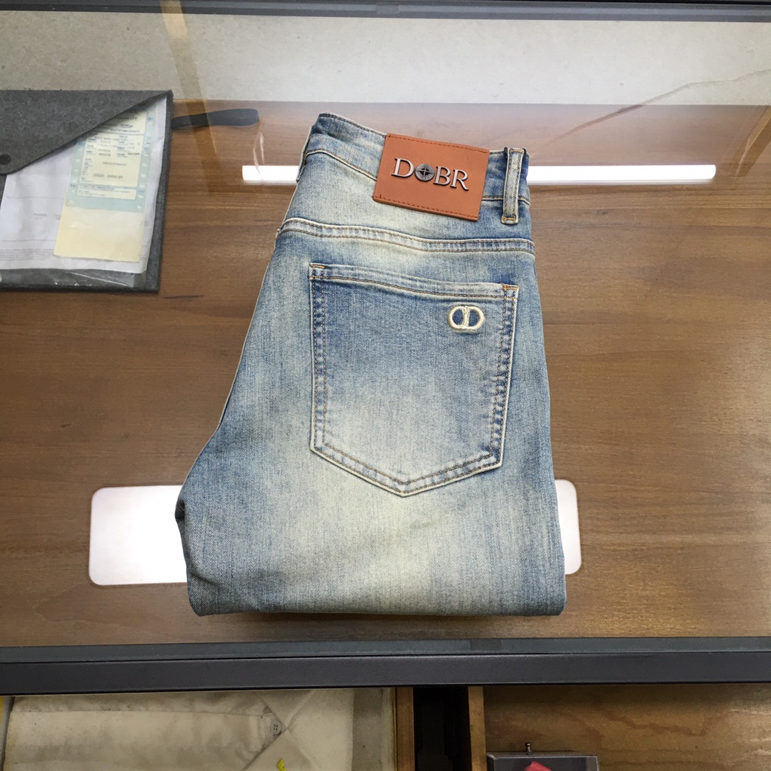 NO:613383,New product [Dio..r] 2025 new style new men's jeans!  The number of trade-grade OEM products is extremely rare. The sophisticated and sophisticated production process has reached the ultimate effect. Classic style, original color cotton, classic plain twill denim surface woven by old-fashioned woven technology. Soft, delicate, comfortable and breathable, original hardware accessories are washed, and the texture is first-class!  Size 29-38,3537,,dior,jeans,alexander wang19860909新品【Dio..r】 2025新款 新款男士牛仔裤！ 贸易级别的代工品,数量极其稀少.精良精细的制作工艺程度已经达到极致效果.经典绝伦的款式,原色棉料,经典的平织斜纹牛仔布面经由老式梭织工艺机织.柔软细腻舒适透气,原版五金配件水洗,质感一流！尺码29-38,3537,,dior,jeans,alexander wang,Men's clothing