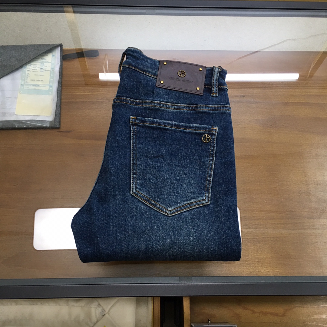 NO:662719,New jeans [Aman..i] 2025 autumn and winter exclusive new jeans, high-end version!  Custom-made fabrics at the counter are highly breathable and comfortable, with impeccable details and brand element design concepts, reflecting high quality. It feels delicate and soft!  It presents a casual cut and the upper body shape is awesome!  Code number 29-3835,,jeans, 19860909新品牛仔裤【Aman..i】 2025秋冬独家专供新款牛仔裤,高端版本！专柜定制面料 透气舒适度高,细节无可挑剔,品牌元素设计理念,体现高品质.手感细腻柔软！呈现休闲裁剪,上身版型超赞！码数29-3835,,jeans, ,Men's clothing