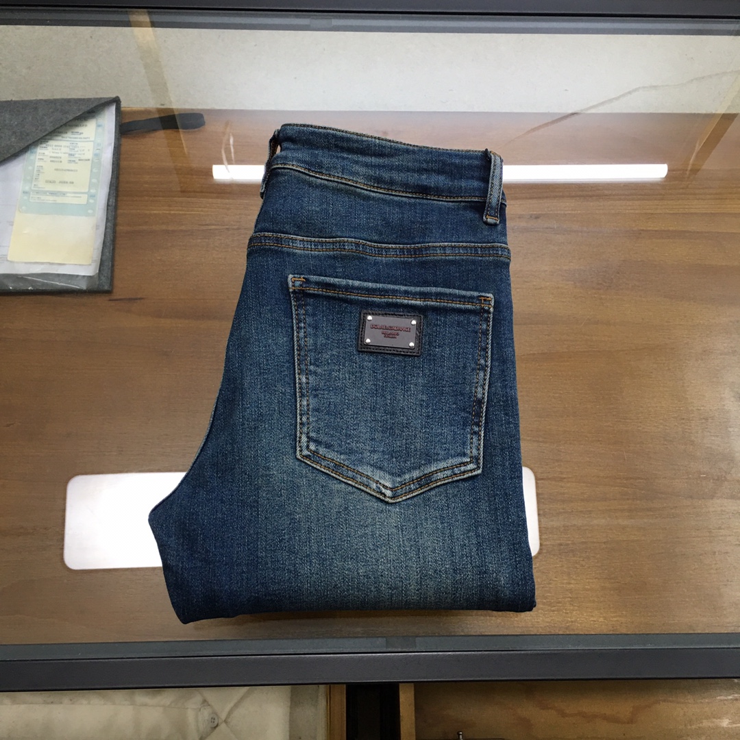 NO:613398,New product [DG] 2025 new style new men’s jeans!  The number of trade-grade OEM products is extremely rare. The sophisticated and sophisticated production process has reached the ultimate effect. Classic style, original color cotton, classic plain twill denim surface woven by old-fashioned woven technology. Soft, delicate, comfortable and breathable, original hardware accessories are washed, and the texture is first-class!  Size 29-38,3537,,jeans,alexander wang19860909新品【DG】 2025新款 新款男士牛仔裤！ 贸易级别的代工品,数量极其稀少.精良精细的制作工艺程度已经达到极致效果.经典绝伦的款式,原色棉料,经典的平织斜纹牛仔布面经由老式梭织工艺机织.柔软细腻舒适透气,原版五金配件水洗,质感一流！尺码29-38,3537,,jeans,alexander wang,Men's clothing