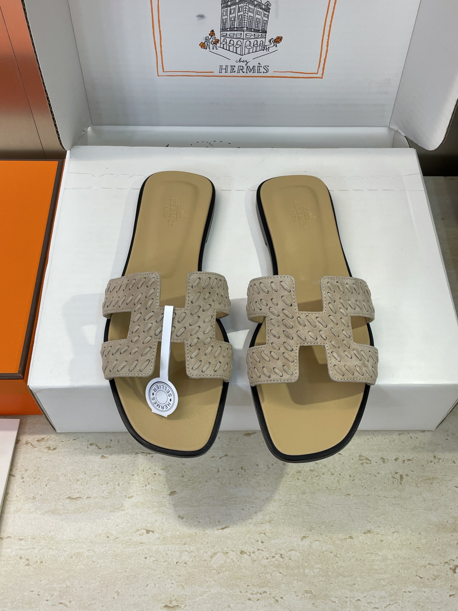 NO:496745,Dongguan Purchase Grade Hermes Hermes 2025 Spring and Summer New Classic Oran Color-blocked I-Flop Women's Shoes H Home Flat Sole Round Toe Jelly Color Sandals Material Upper Imported Sheep Leather Leather Lift + Water-Dyeed Cowhide Inner + Italian Leather Sole Size: 34-43 (34.40.41.42.43 Customized No Returns and Exchanges), Slippers, hermes, hermes, slippers, cowhide, sheep, Leather Soles19860909莞产 代购级 爱马仕 Hermes 2025春夏新色经典款 Oran 拼色工字拖女鞋 H家平底圆头露趾果冻色凉拖鞋 材质鞋面进口羊猄皮+水染牛皮内里+意大利真皮大底 Size: 34-43(34.40.41.42.43定制不退换）,拖鞋,hermes,hermes,slippers,cowhide,sheep,Leather soles,Women's Shoes