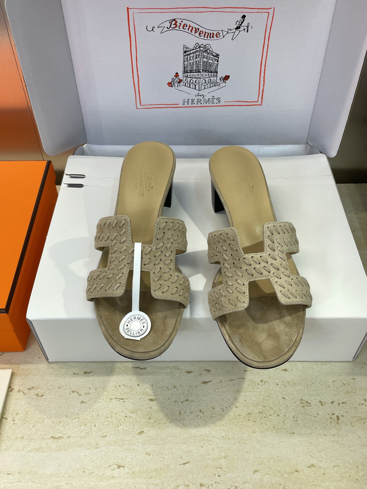 NO:496749,Dongguan Purchase Grade Hermes Hermes 2025 Spring and Summer New Classic Oran Color-blocked I-Flop Women's Shoes H Family Thick Heel Round Toe Exposed Toe Jelly Color Sandals Material Upper Imported Sheep Leather Leather Lift + Water-Dyeed Cowhide Inner + Italian Leather Outsole Heel Heel Heel Heel: 4.5CM Size: 34-43 (34.40.41.42.43 Customized No Returns and Exchanges), Slippers, hermes, hermes, slippers, cowhide, sheep, Leather Soles19860909莞产 代购级 爱马仕 Hermes 2025春夏新色经典款 Oran 拼色工字拖女鞋 H家粗跟圆头露趾果冻色凉拖鞋 材质鞋面进口羊猄皮+水染牛皮内里+意大利真皮大底 跟高:4.5CM Size: 34-43(34.40.41.42.43定制不退换）,拖鞋,hermes,hermes,slippers,cowhide,sheep,Leather soles,Women's Shoes