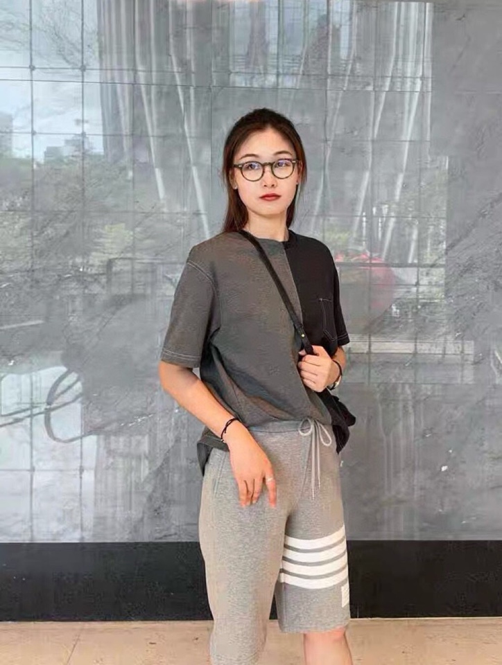 THOM BROWNE 汤姆布朗 TB双拼色明线开衩纯棉短袖圆领T恤 男女同款情侣款\n码数：1-5 颜