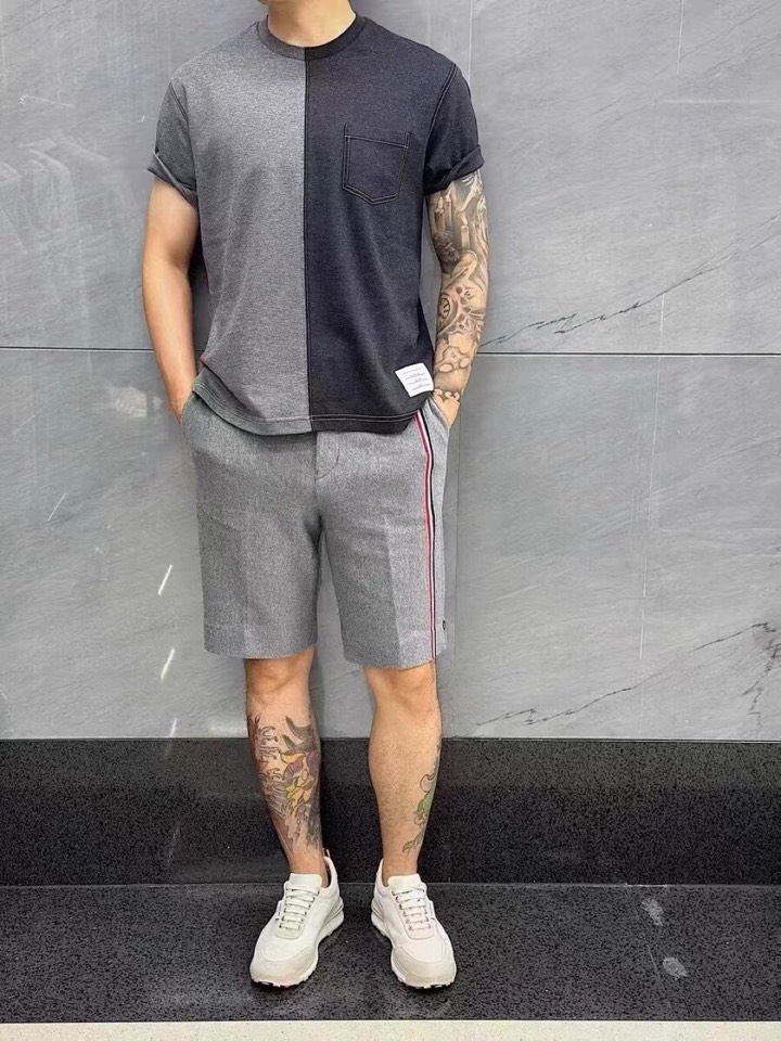 THOM BROWNE 汤姆布朗 TB双拼色明线开衩纯棉短袖圆领T恤 男女同款情侣款\n码数：1-5 颜