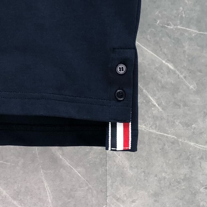 THOM BROWNE 汤姆布朗 TB小白领平纹翻领POLO，短袖翻领T恤Polo衫\n码数：1-5 颜